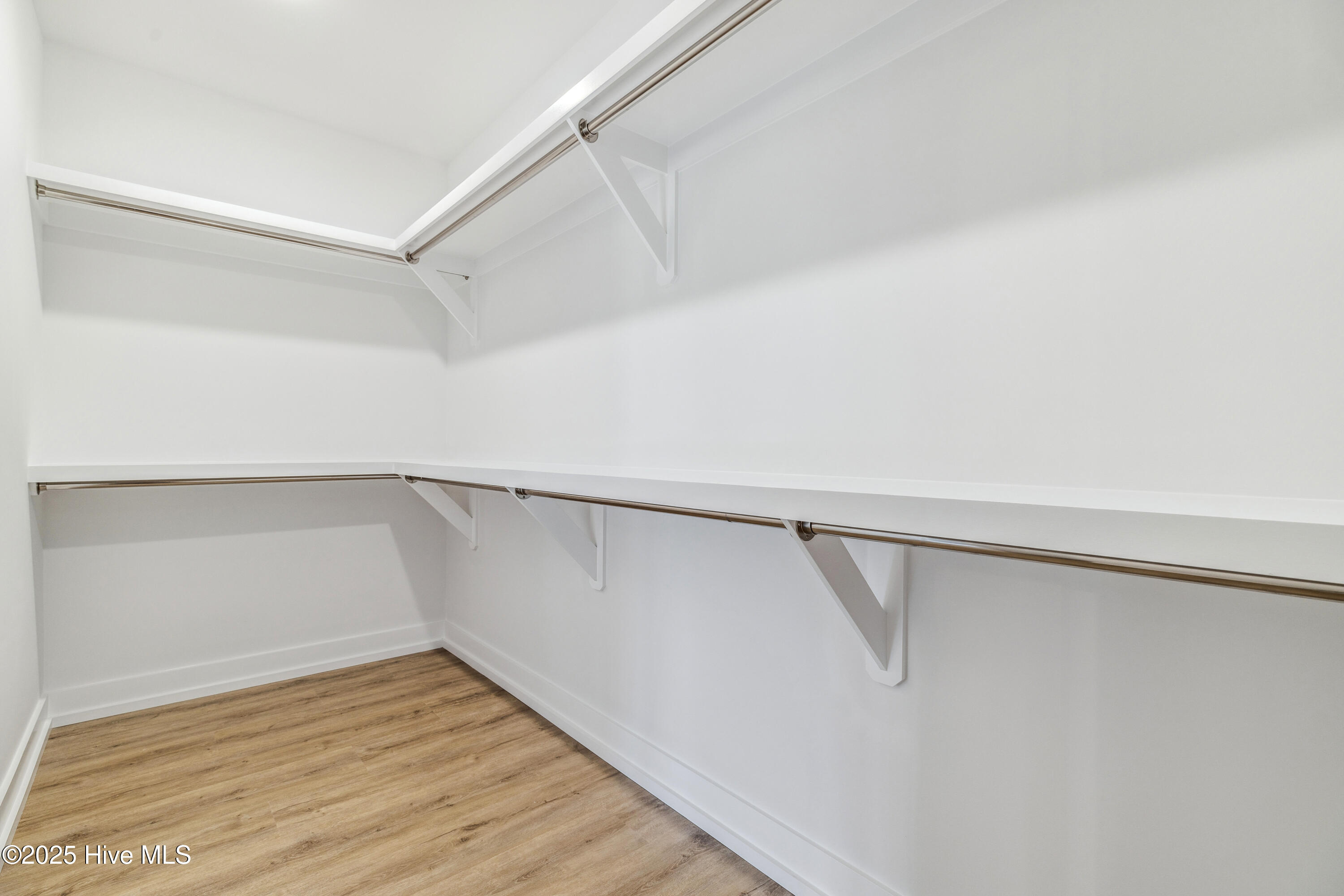 100558454 | Photo 40