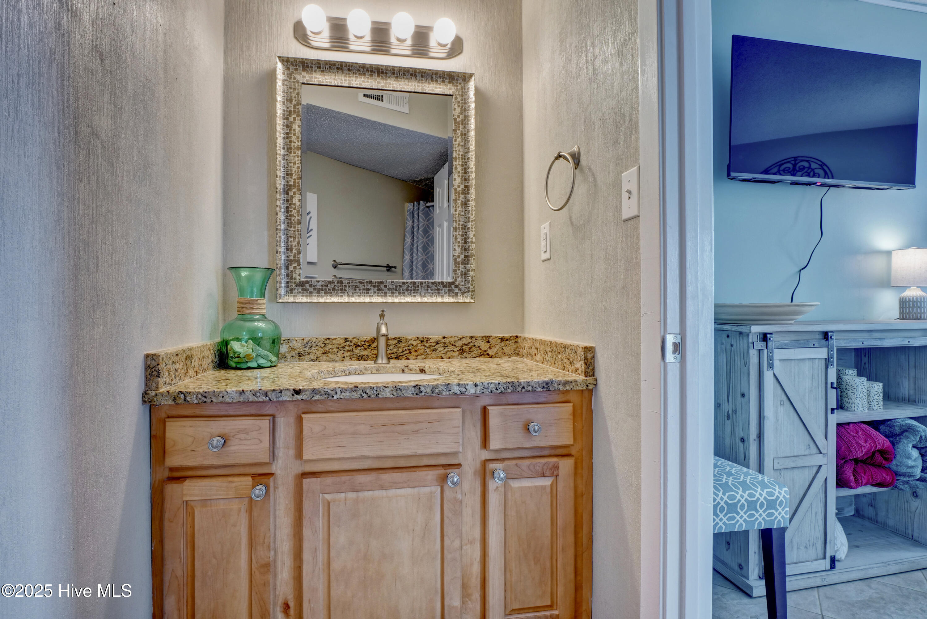 100521283 | Photo 17