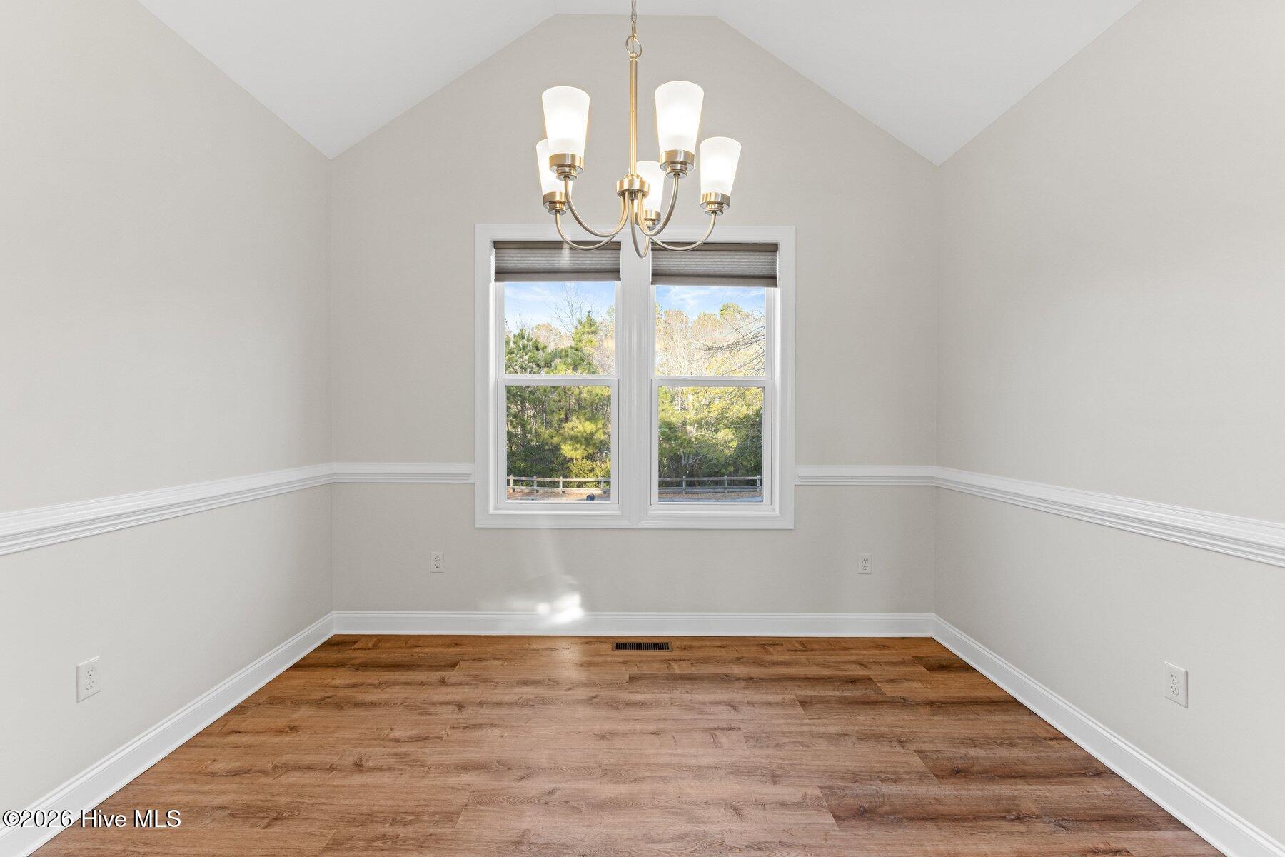 100550718 | Photo 14