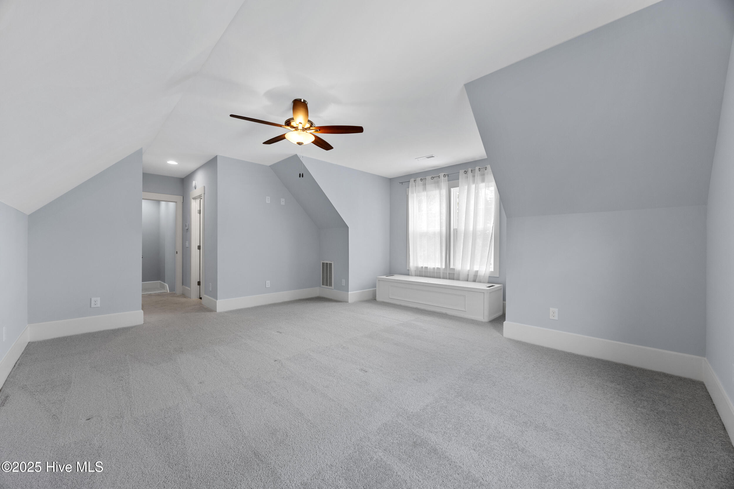 100544586 | Photo 44