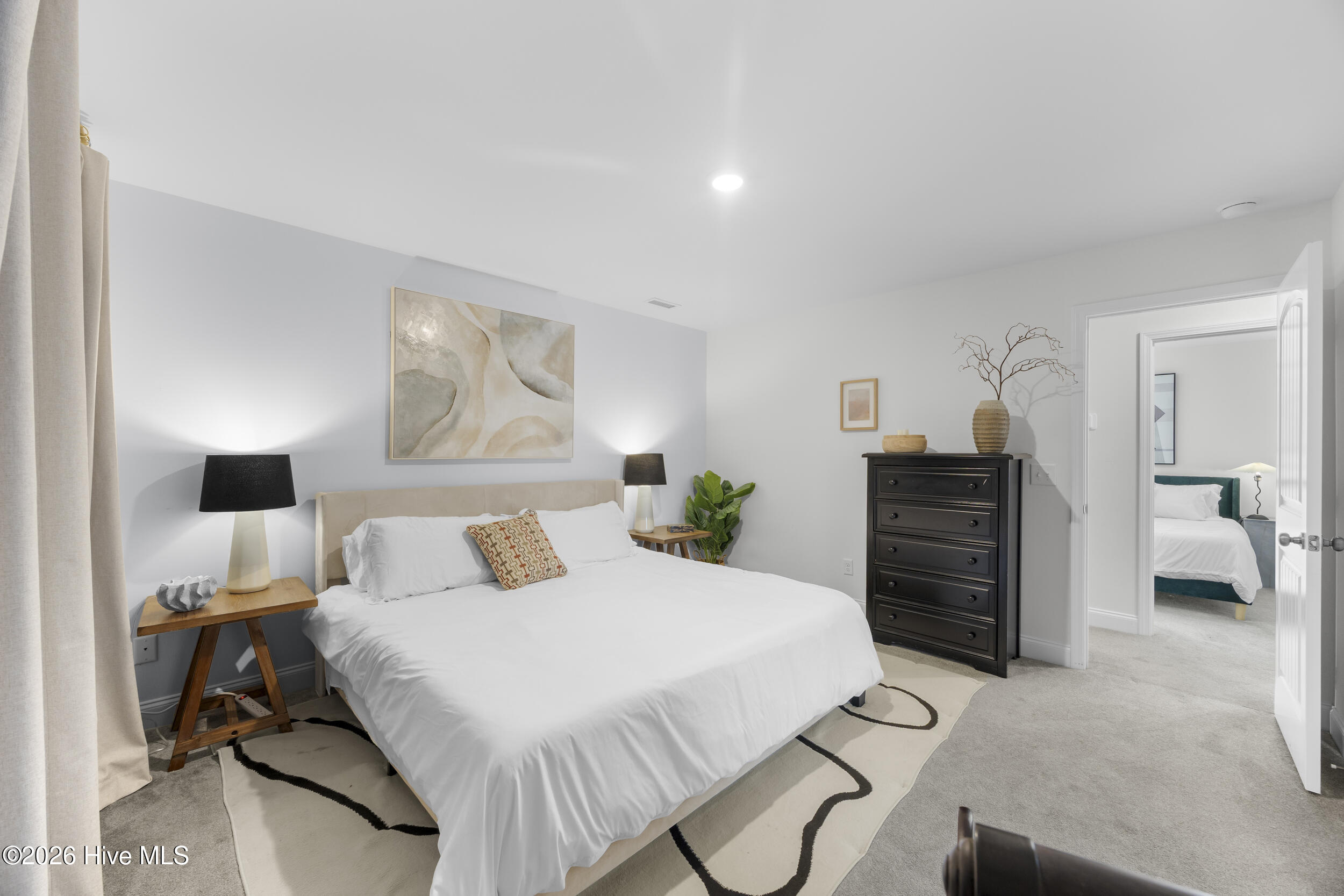 100563466 | Photo 15