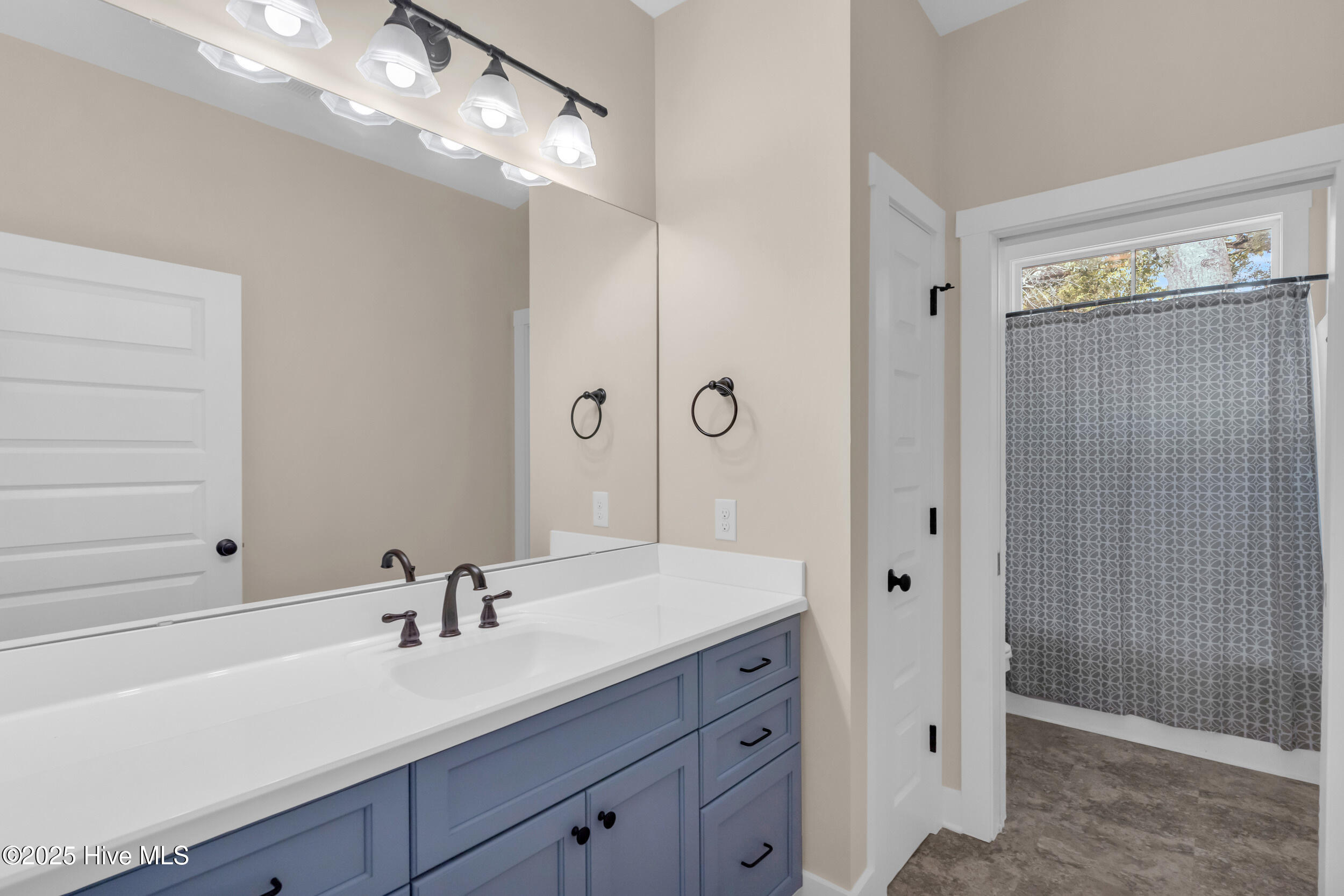 100516979 | Photo 27