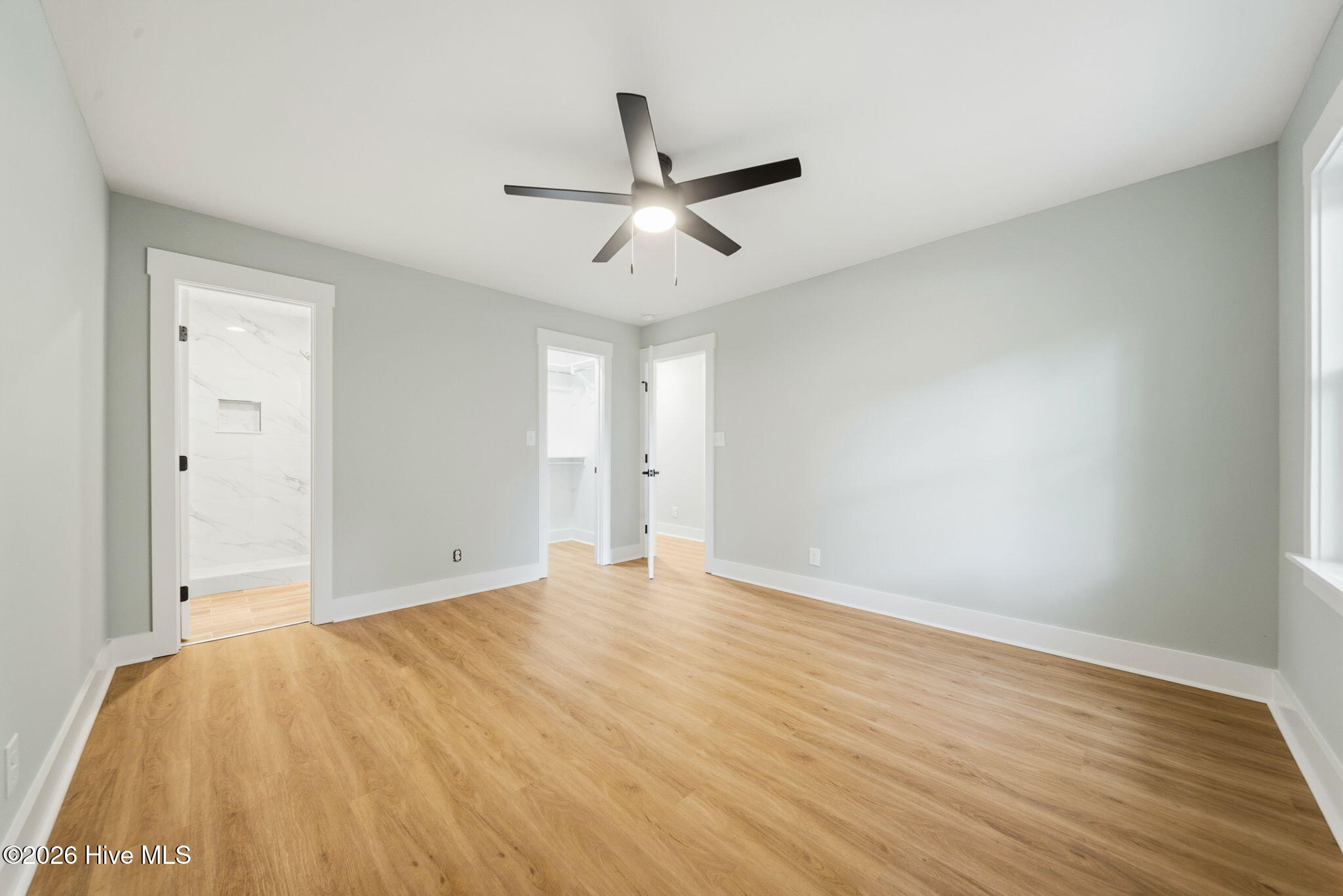 100569769 | Photo 44