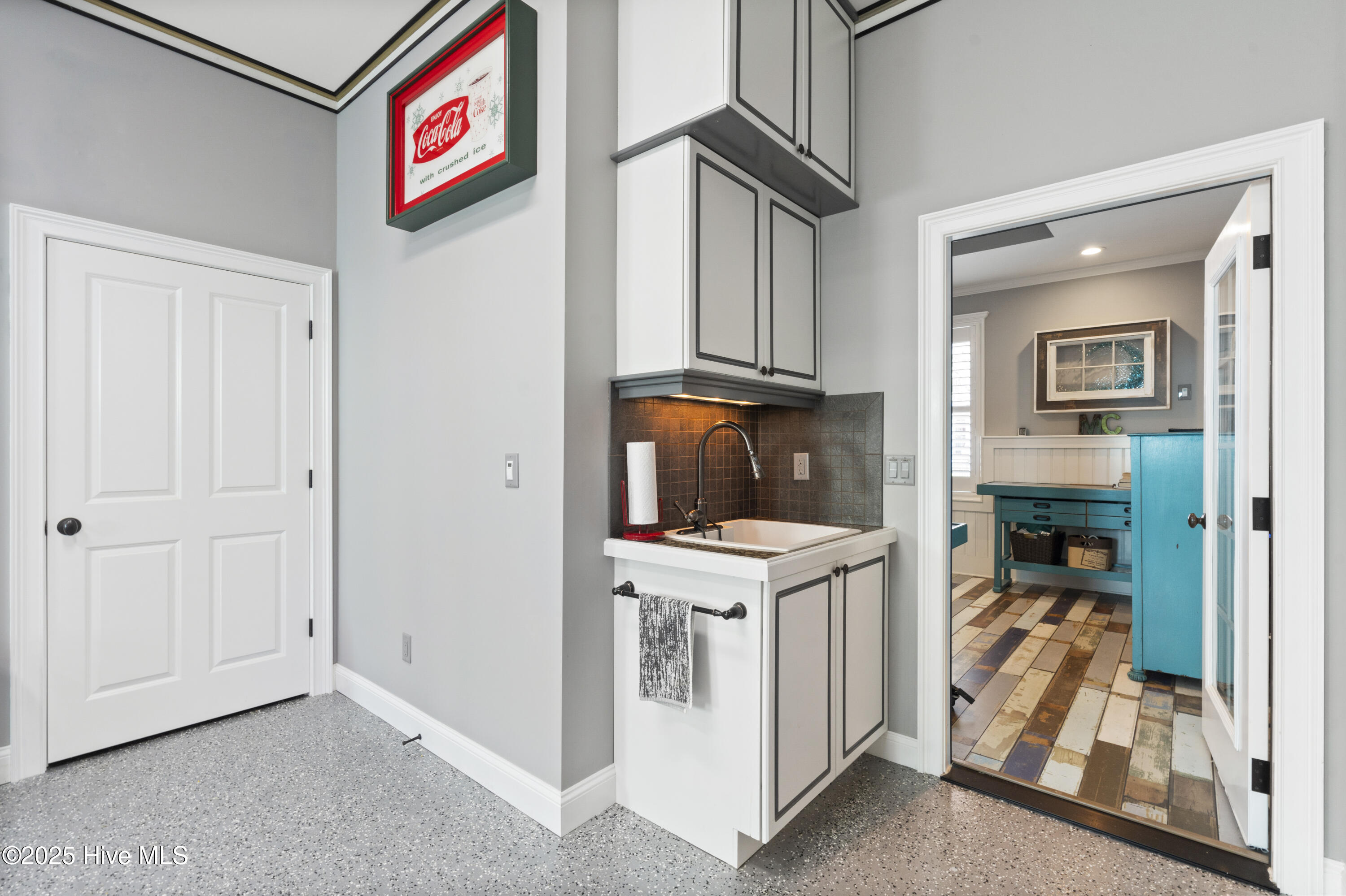 100498817 | Photo 56