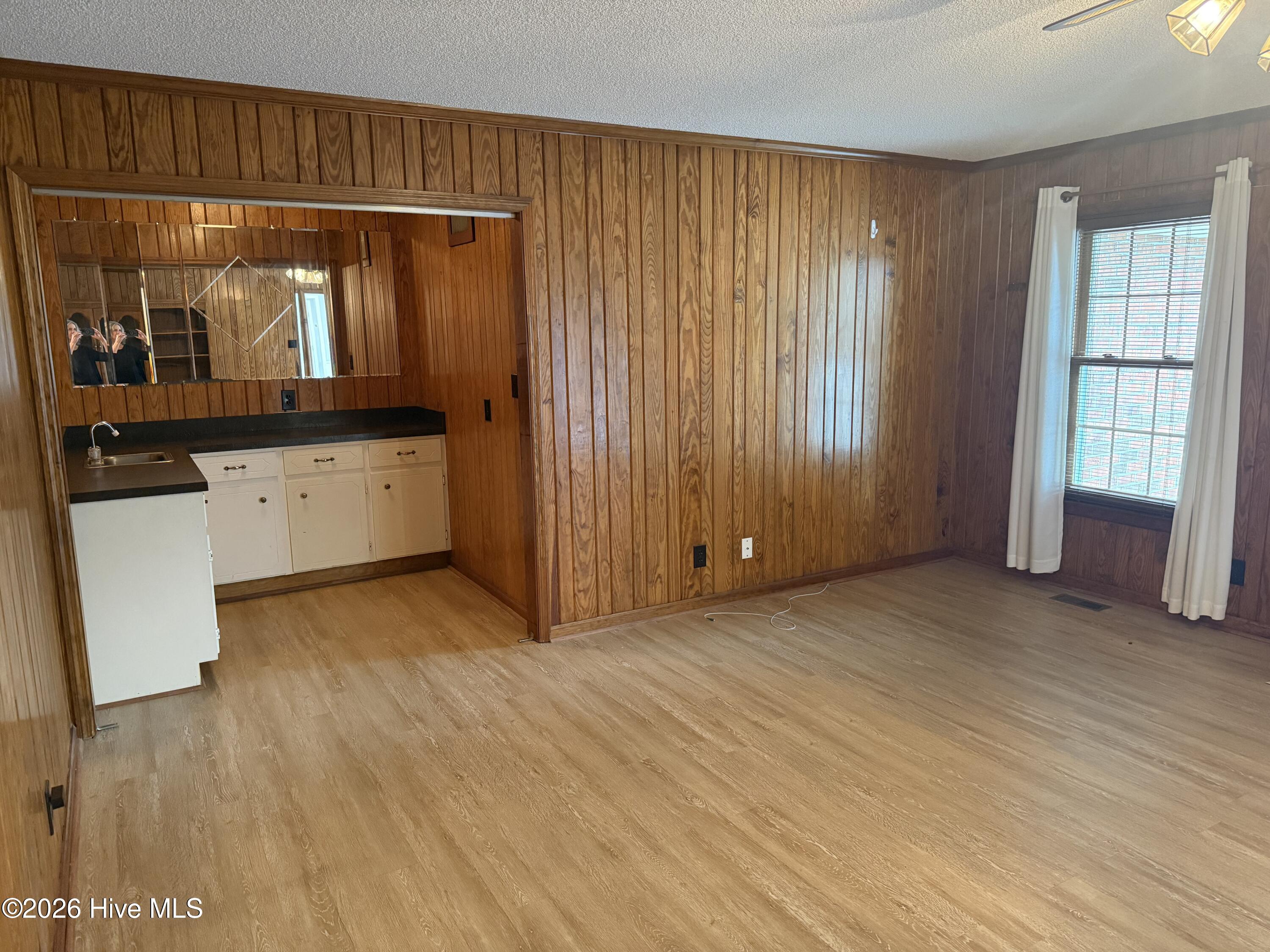 100570594 | Photo 20