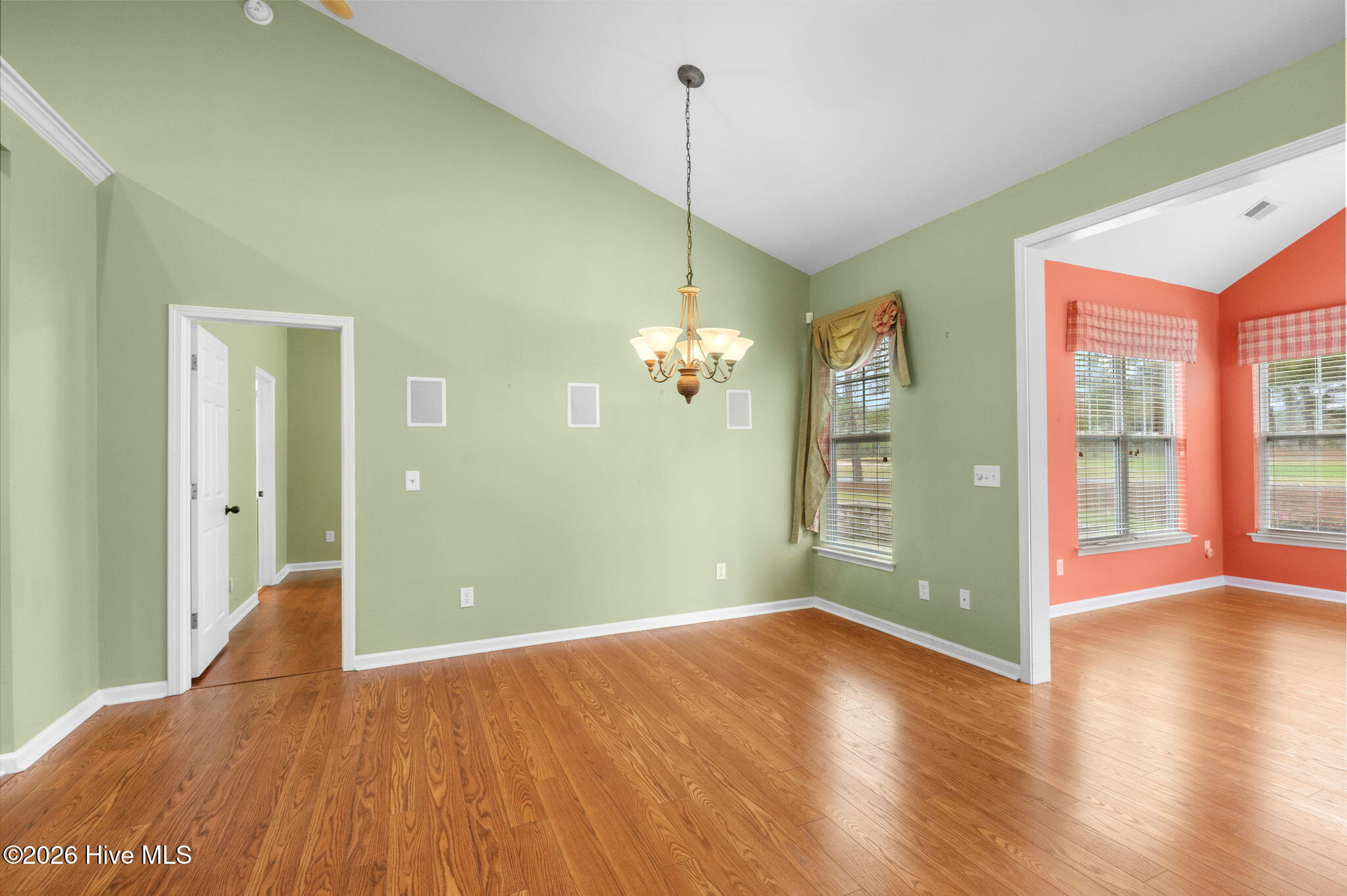 100493950 | Photo 16