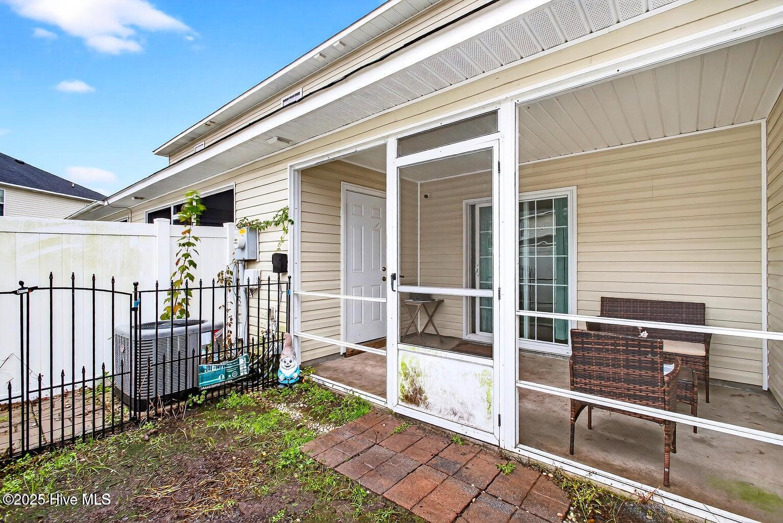 100540863 | Photo 19