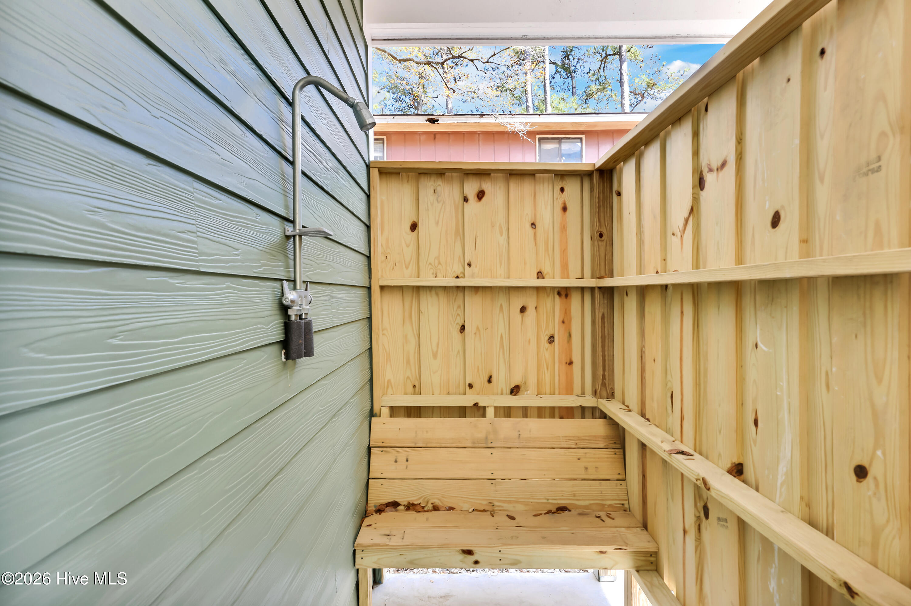 100564163 | Photo 32