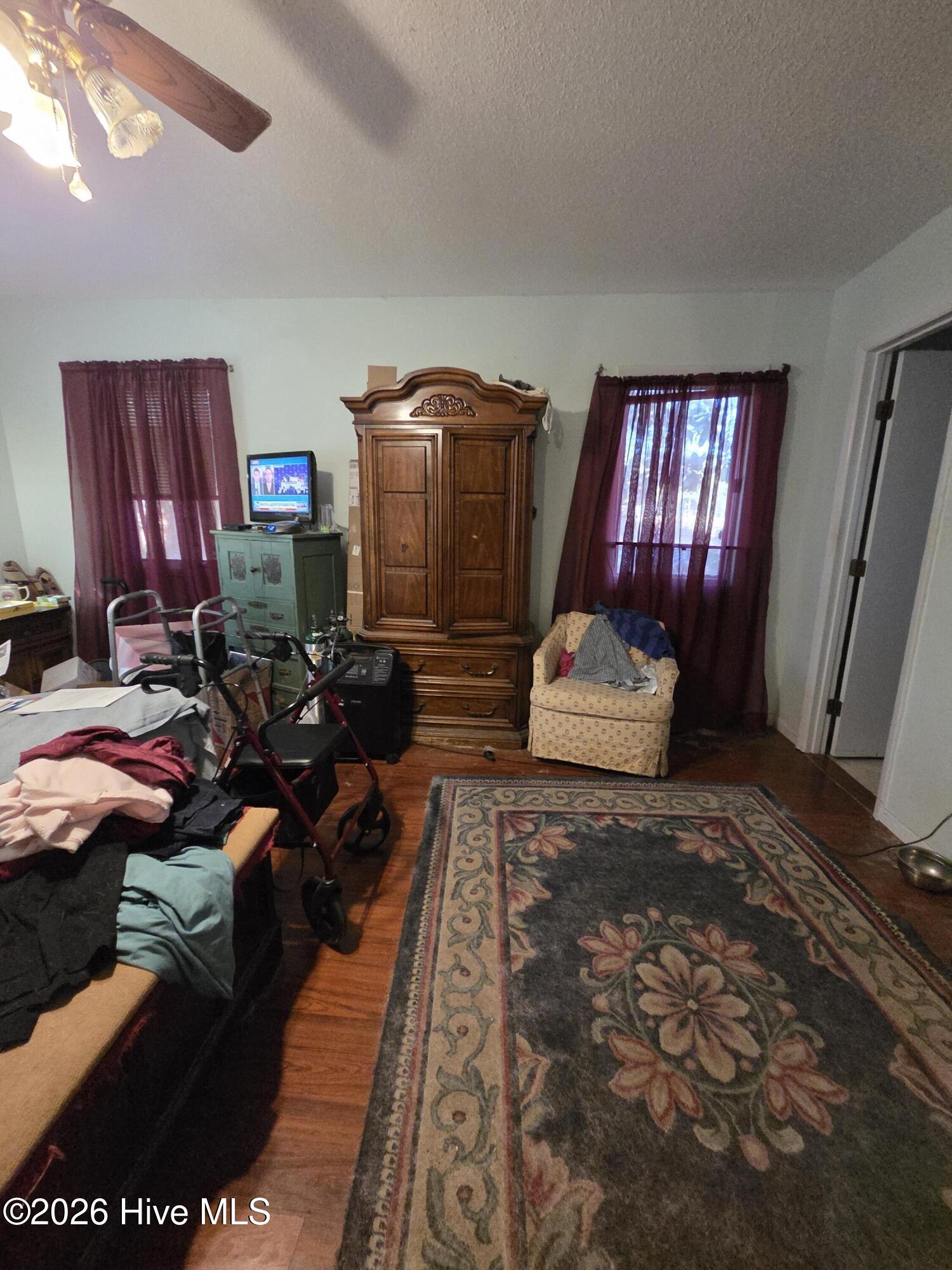 100550366 | Photo 25