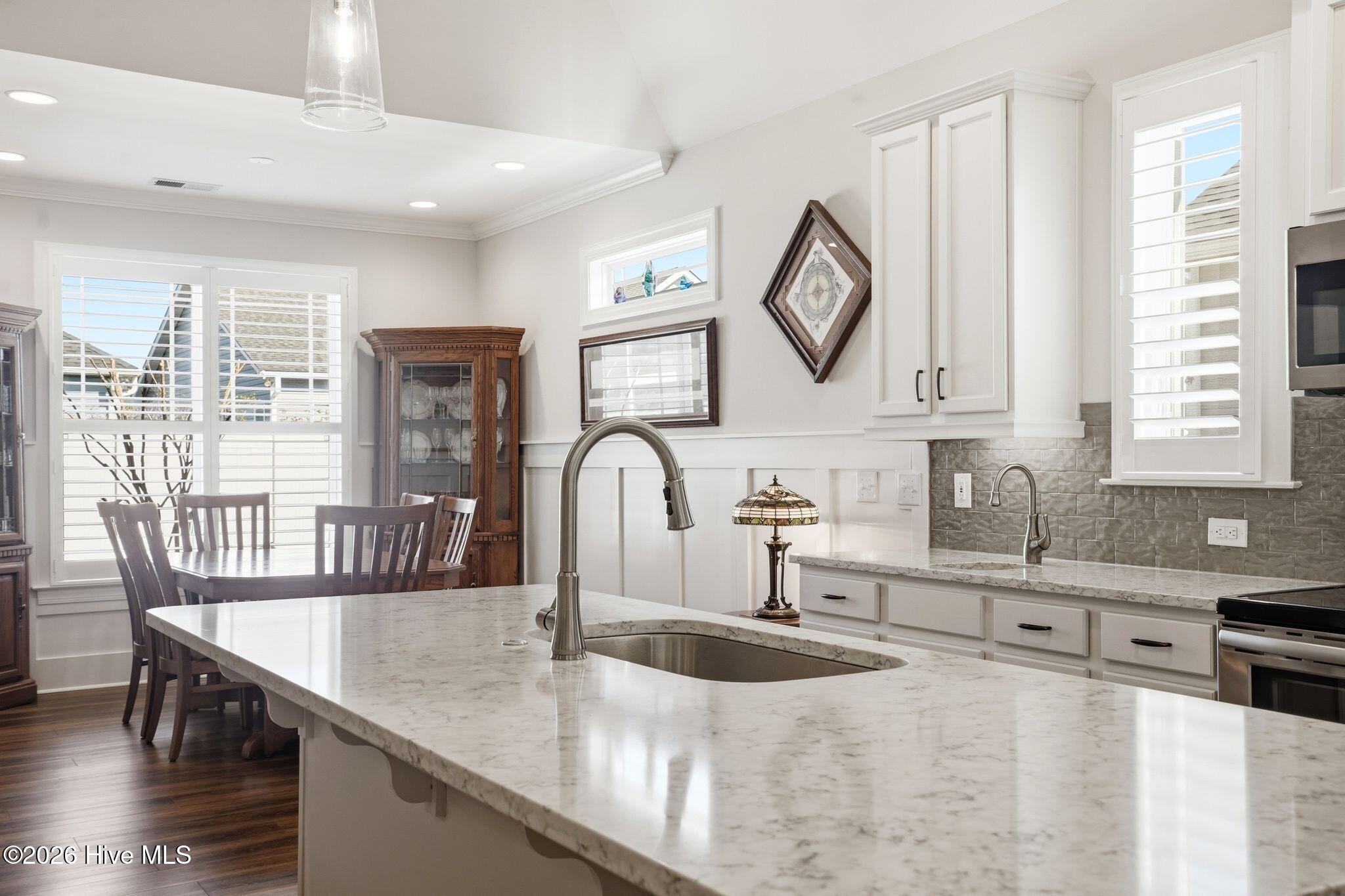 100559439 | Photo 27