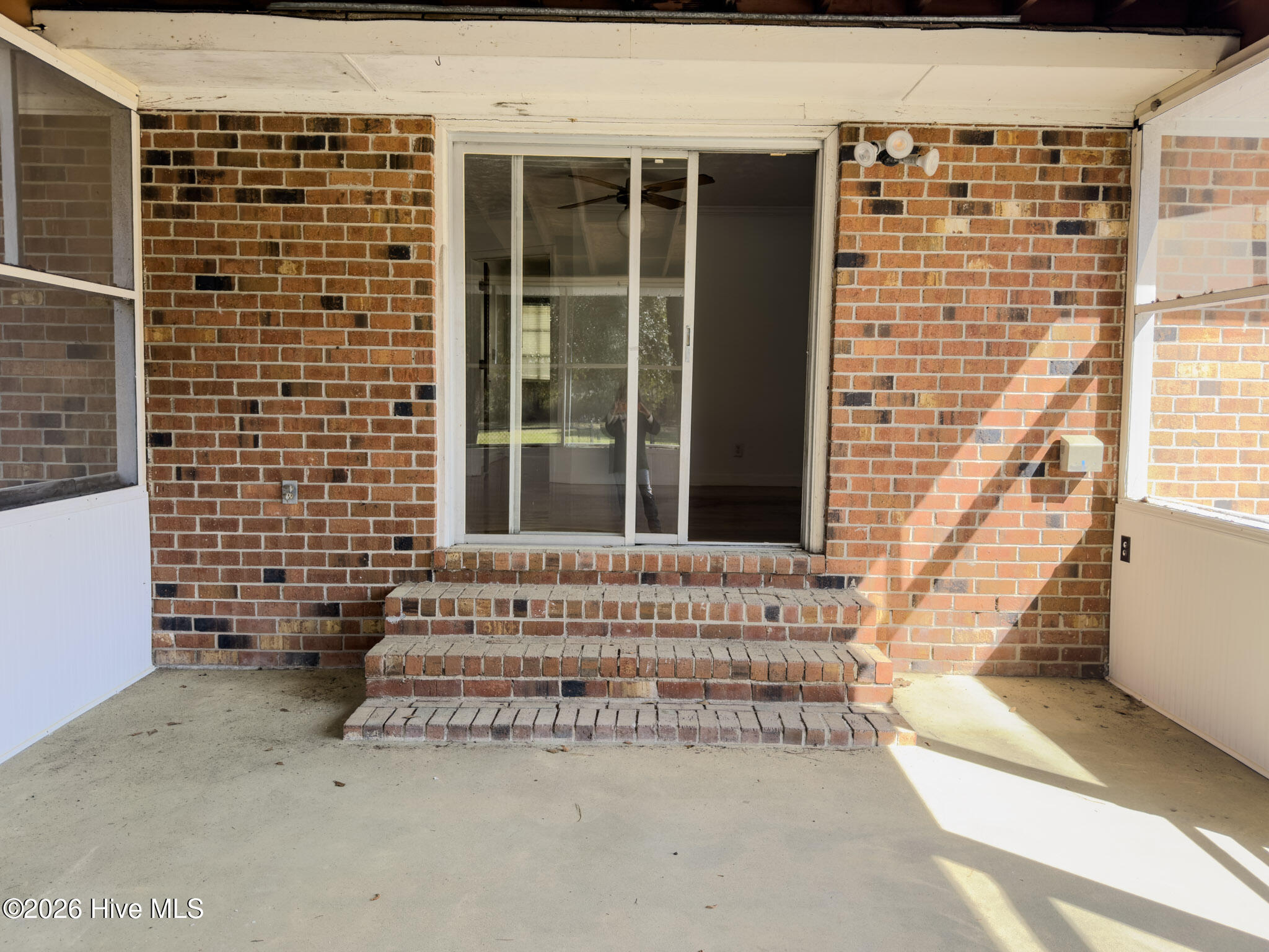 100567353 | Photo 17