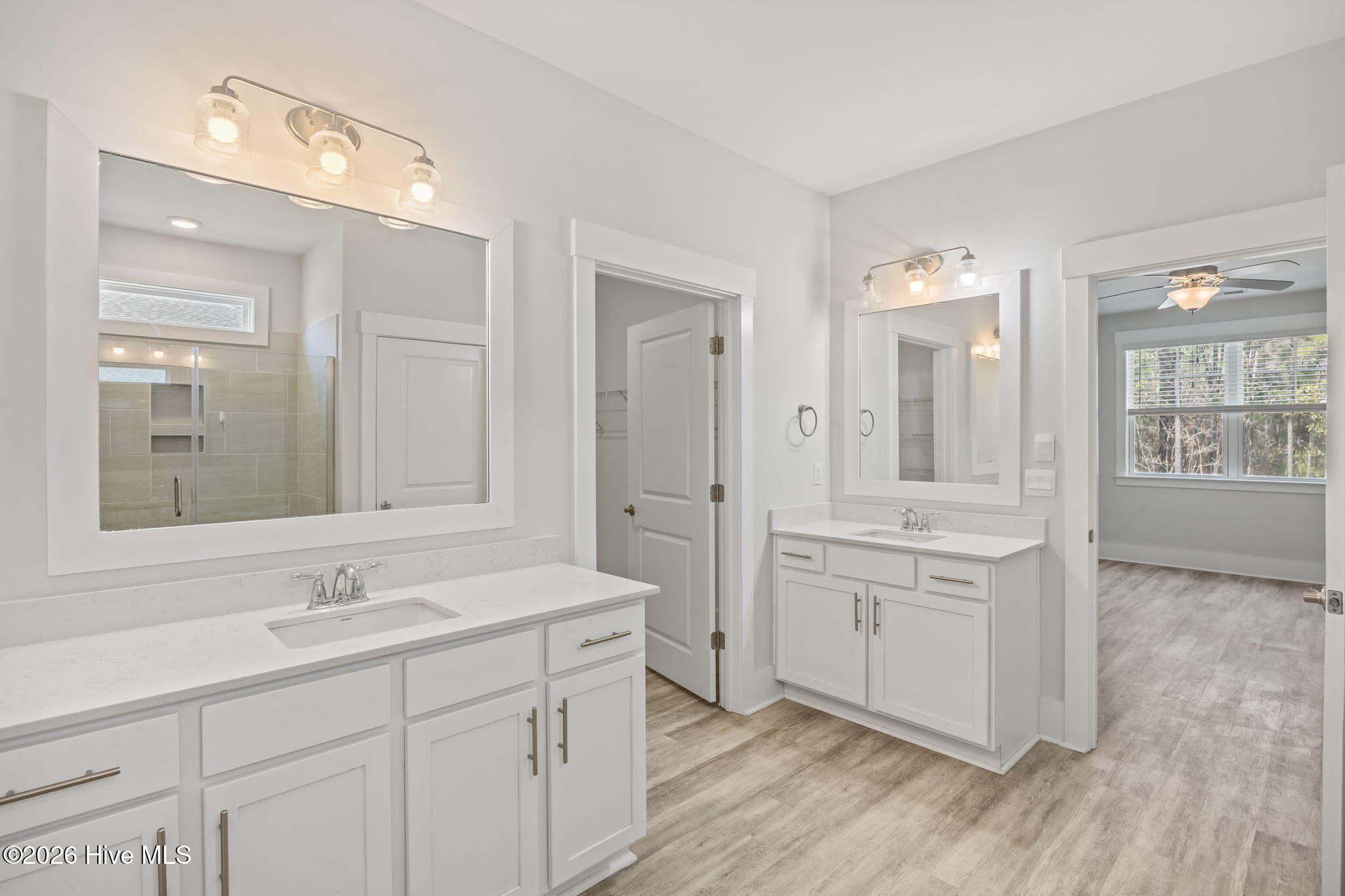 100563130 | Photo 32