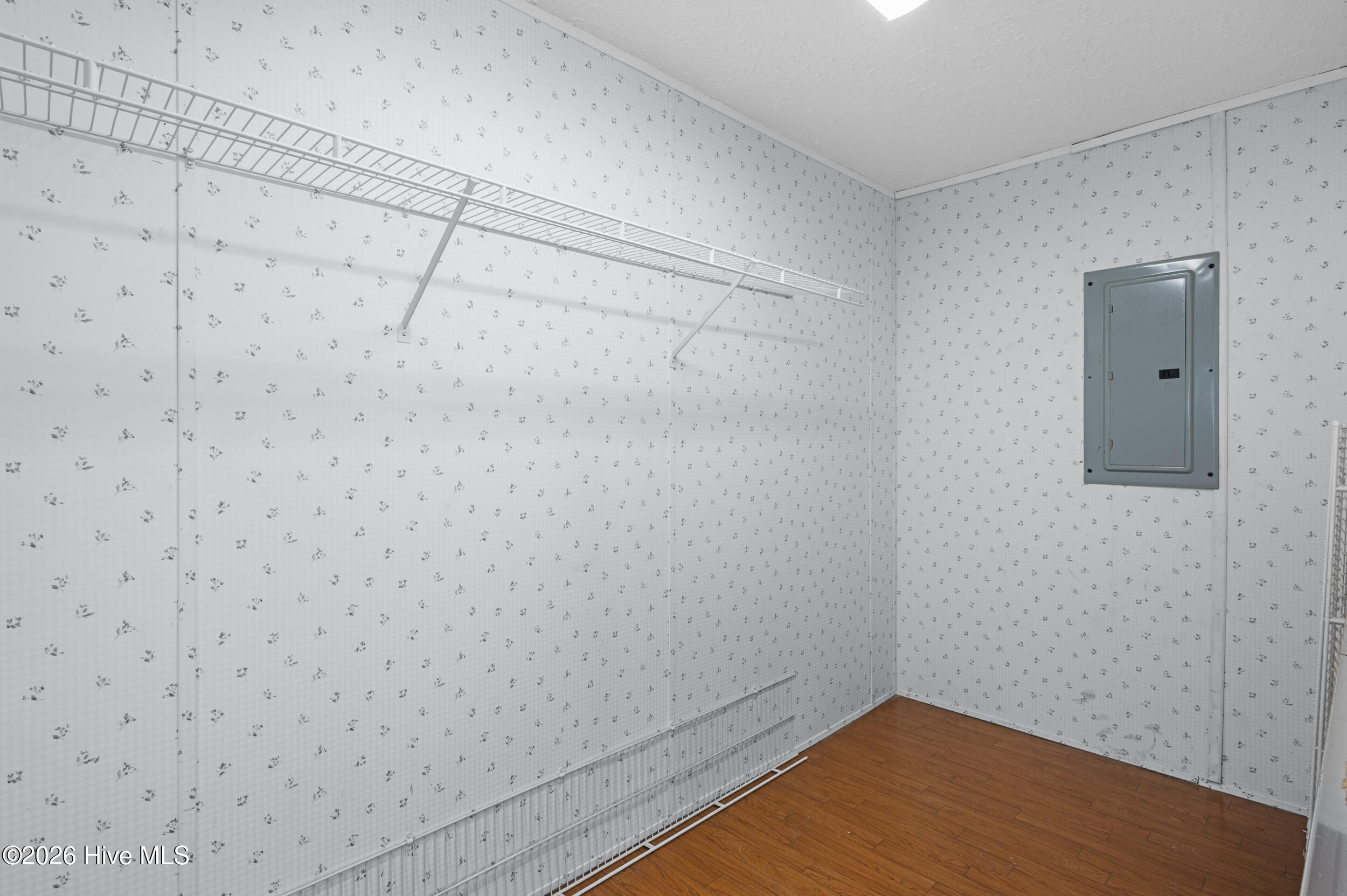 100568430 | Photo 31