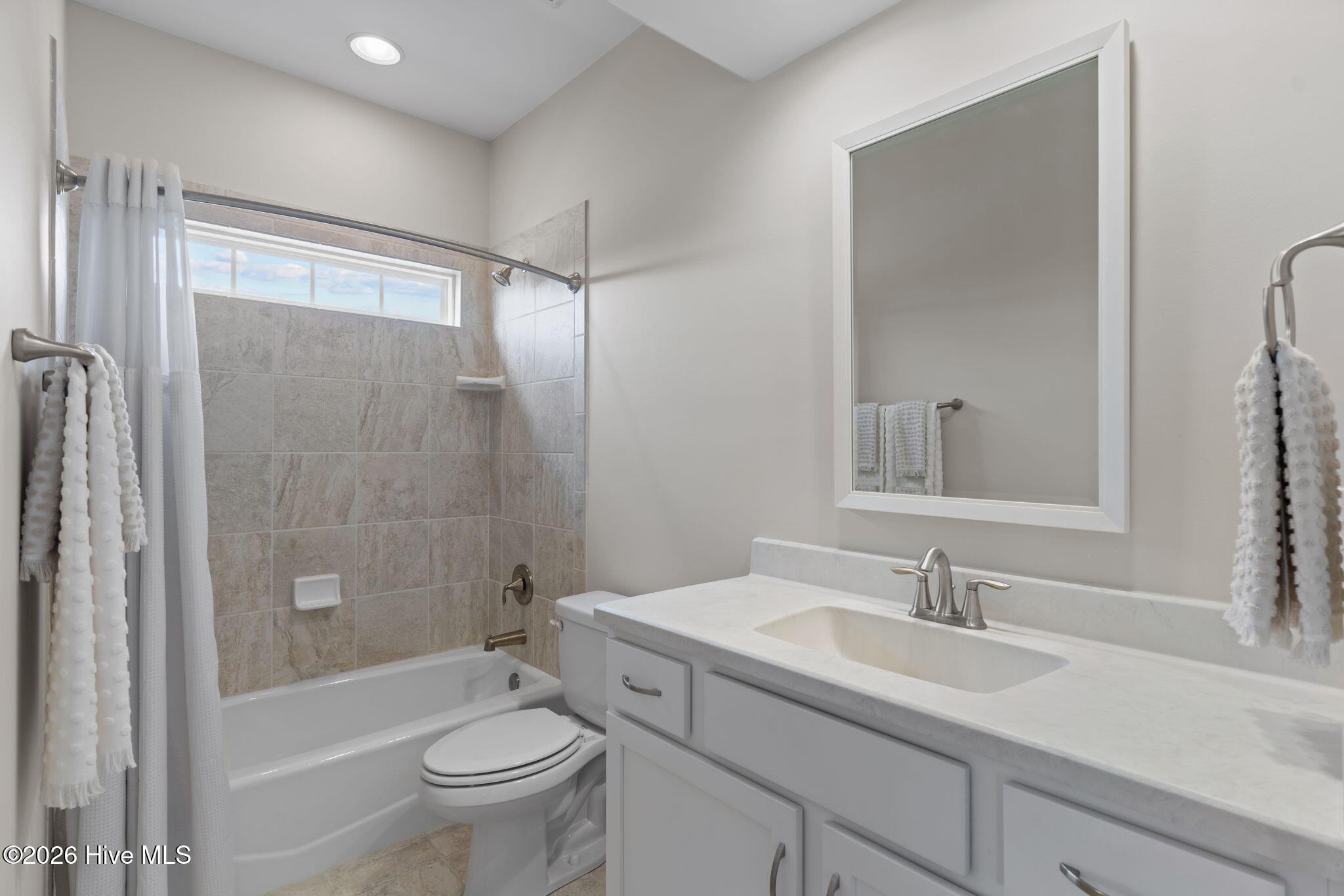 100560533 | Photo 24