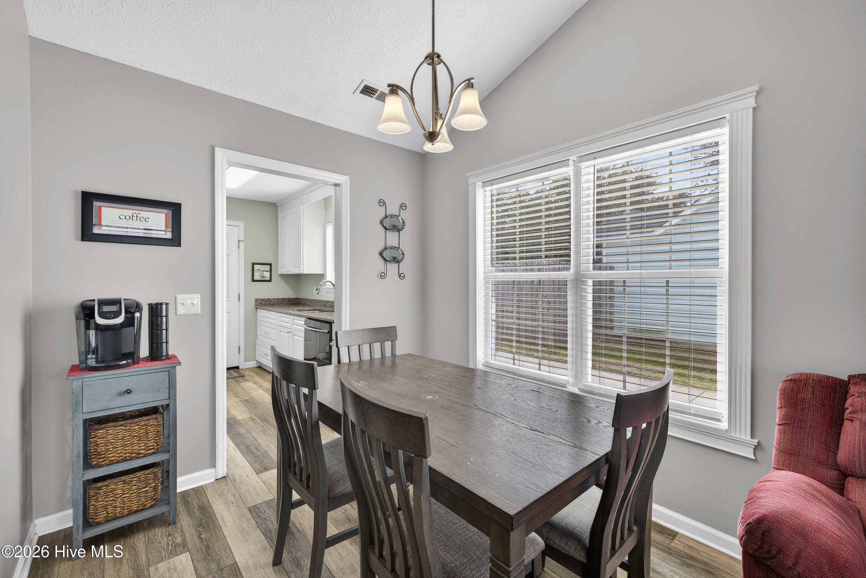 100557821 | Photo 10