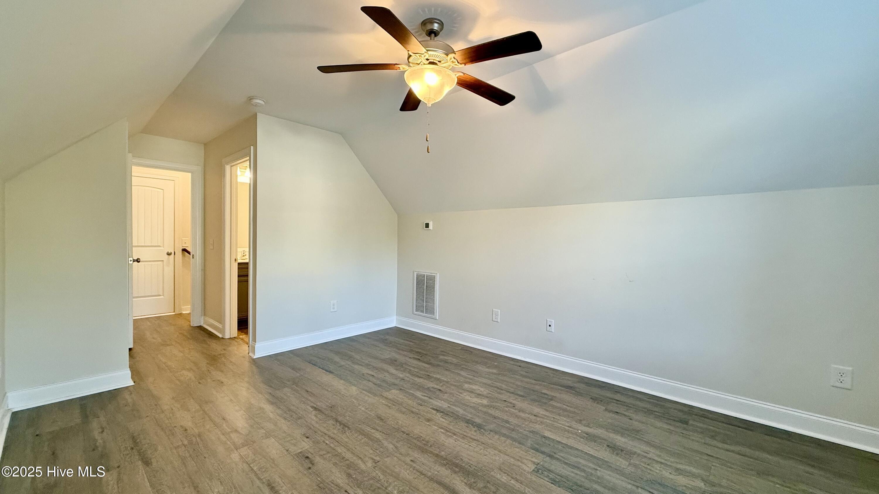 100559412 | Photo 24