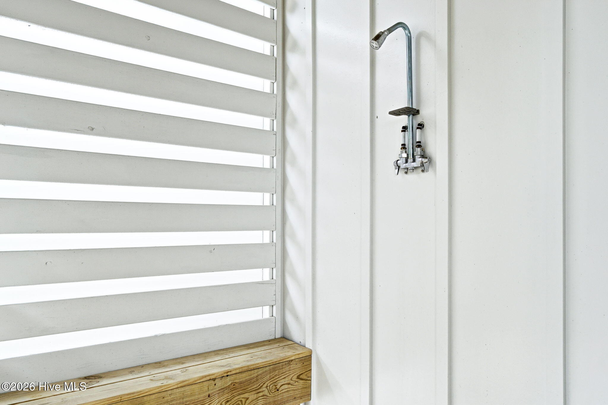 100564360 | Photo 47