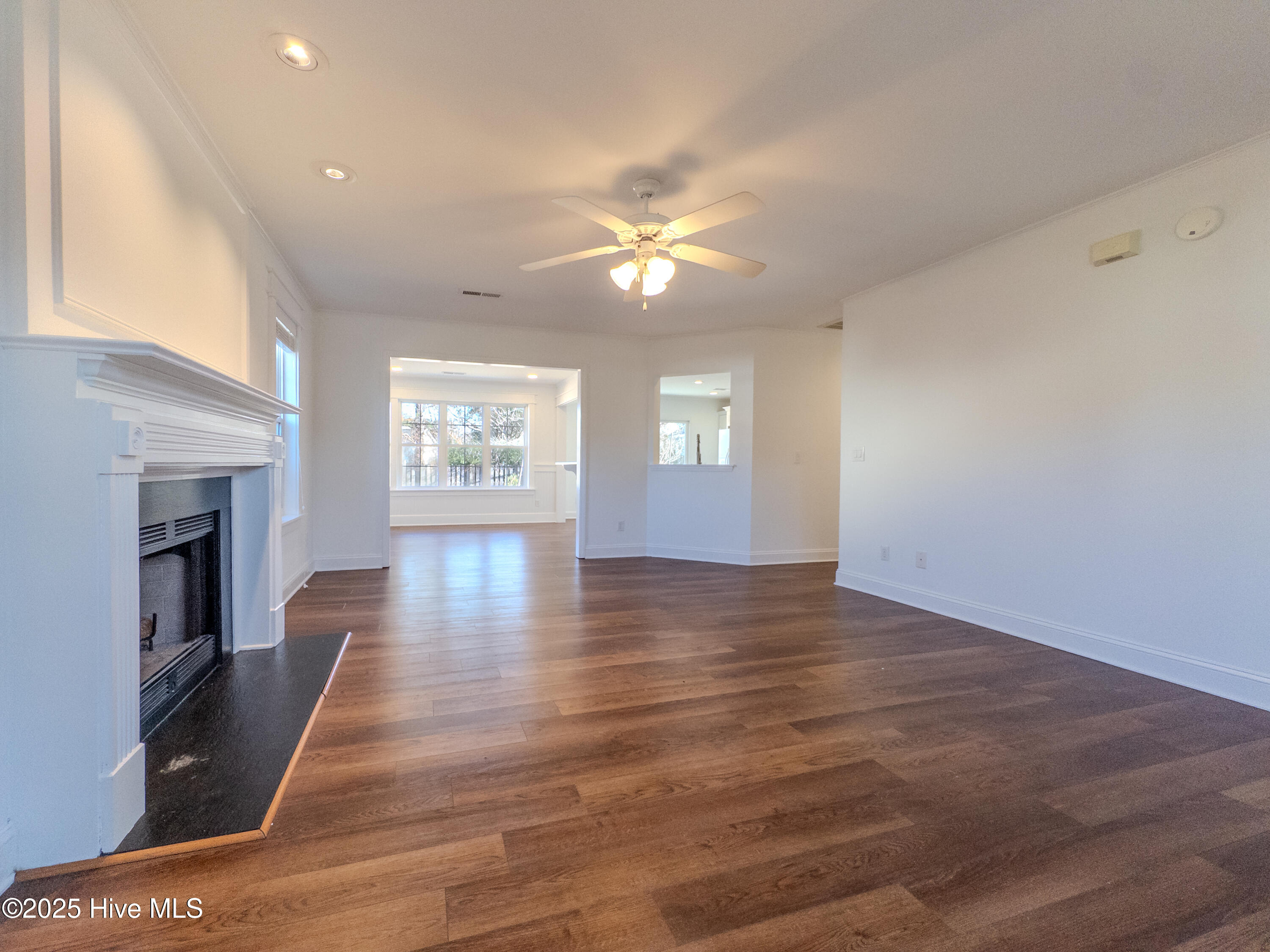 100546237 | Photo 31