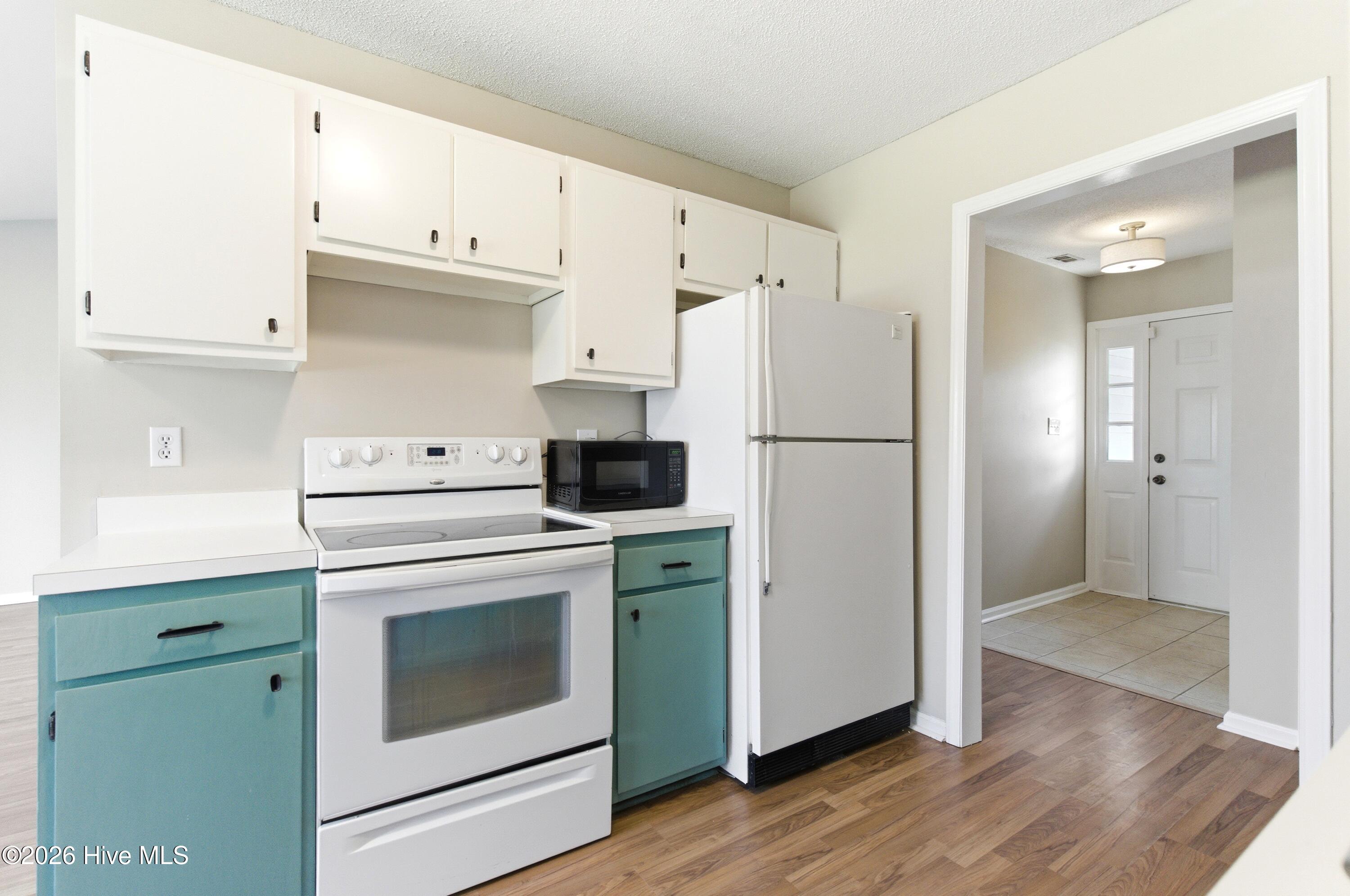 100561176 | Photo 22