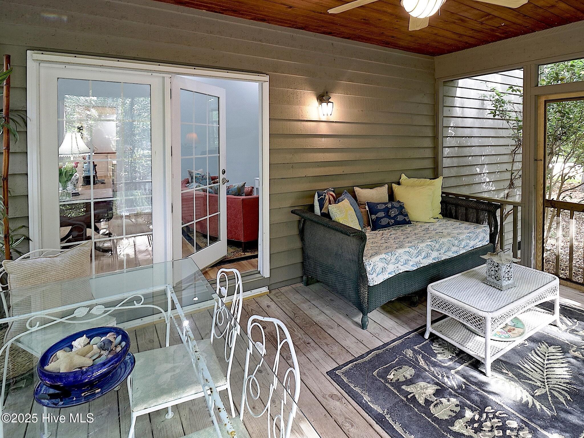 100504796 | Photo 56