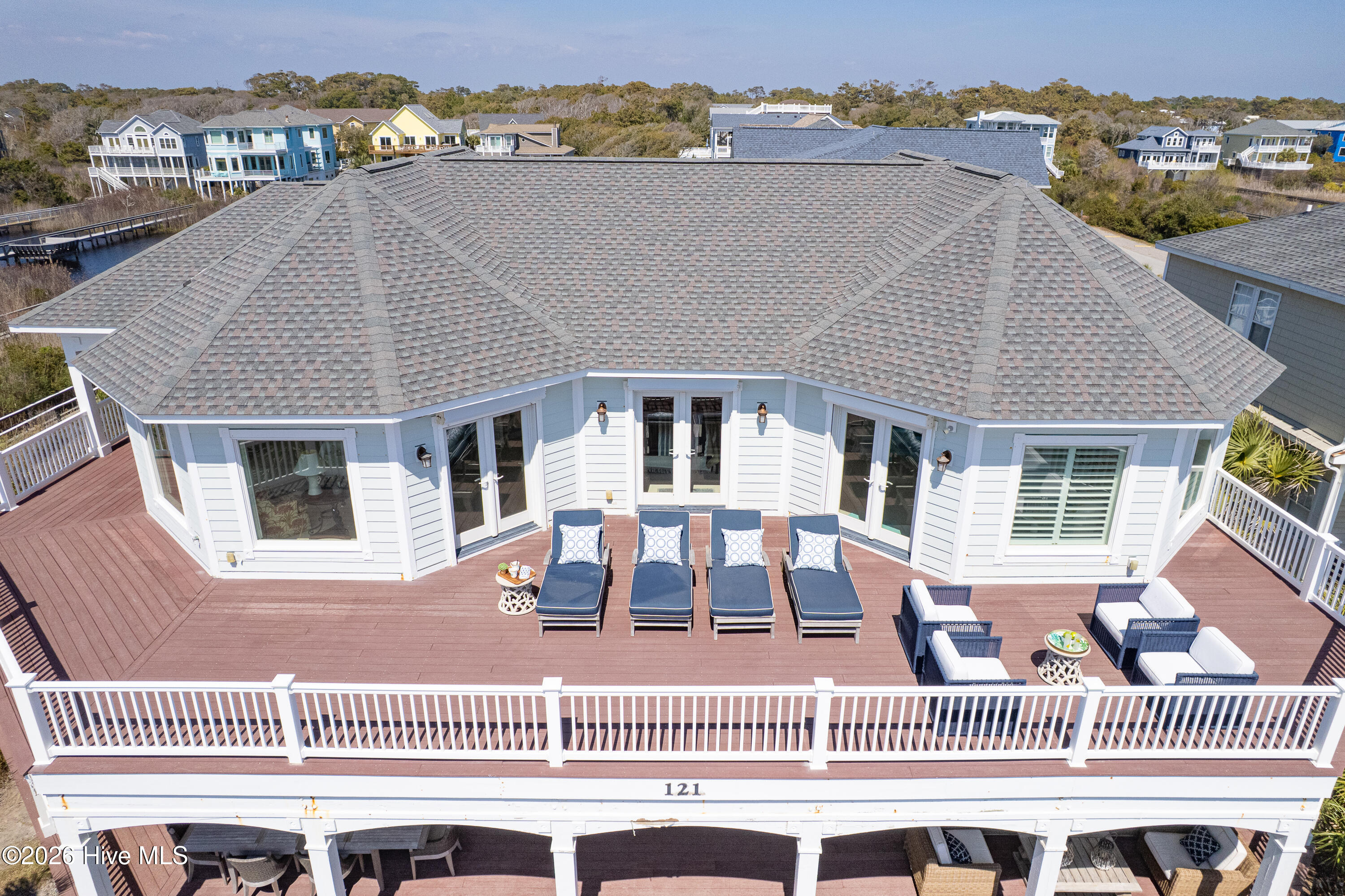 100567897 | Photo 70