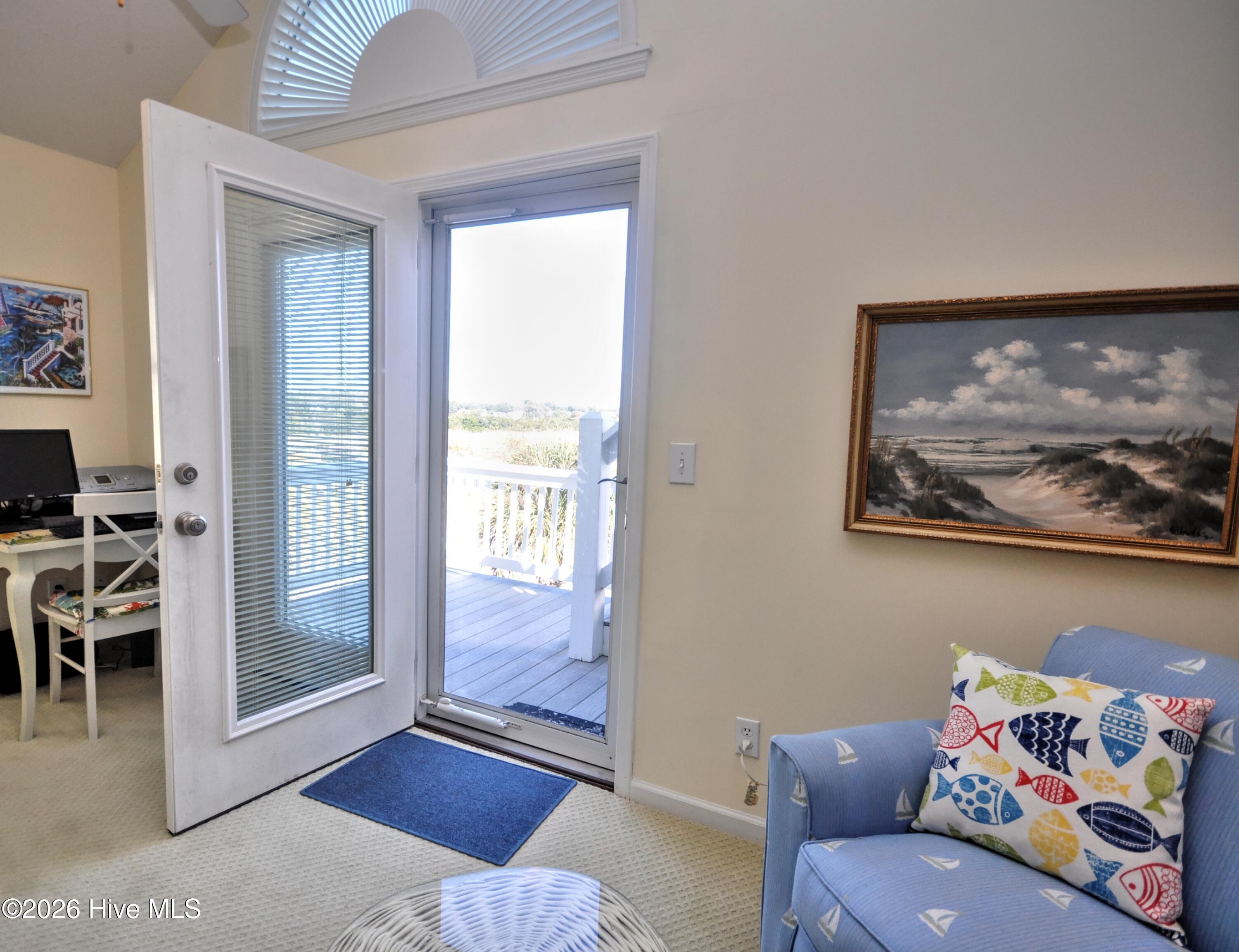 100549802 | Photo 25