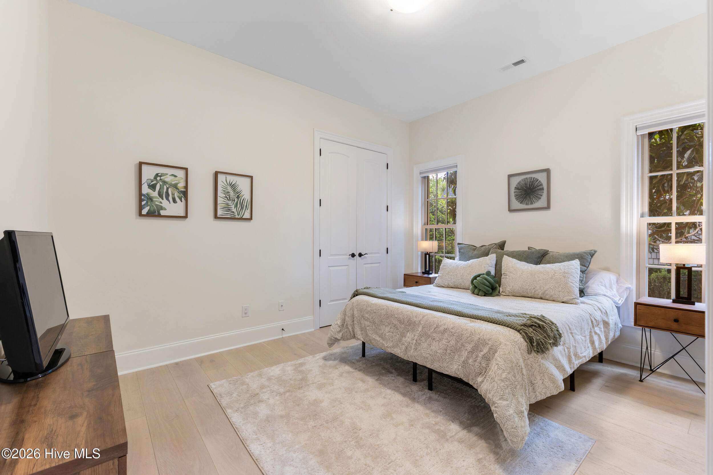 100567857 | Photo 28