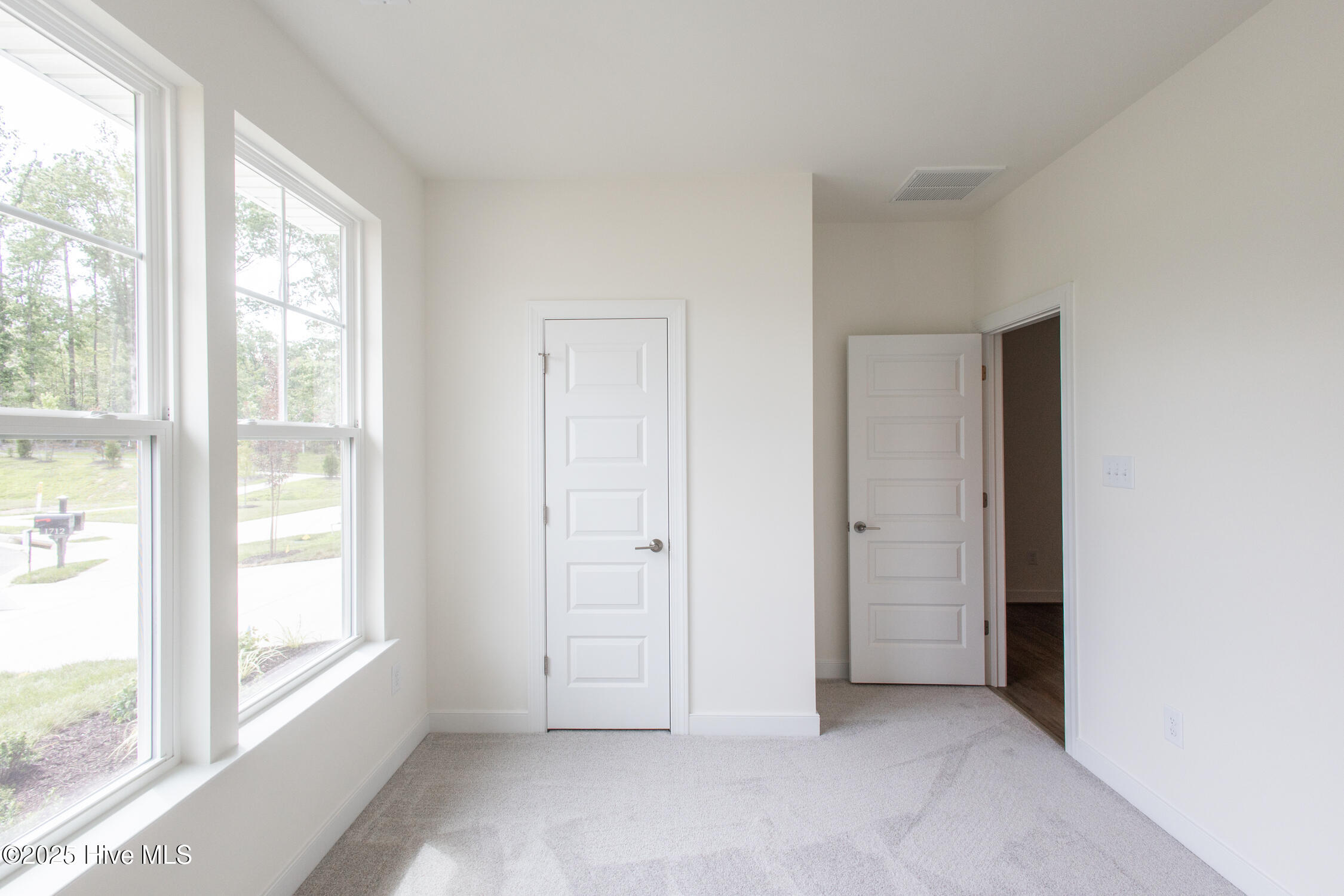 100561162 | Photo 18