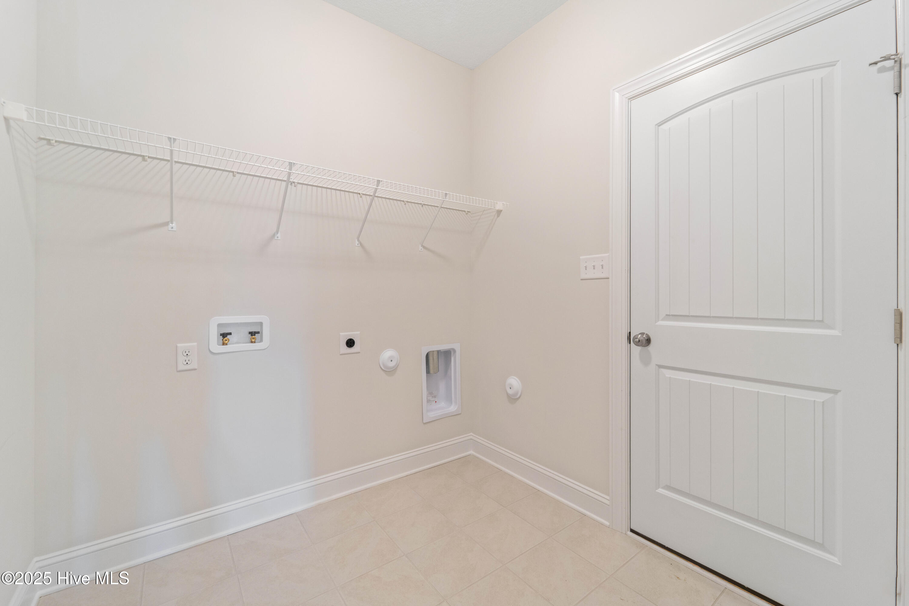 100521805 | Photo 28