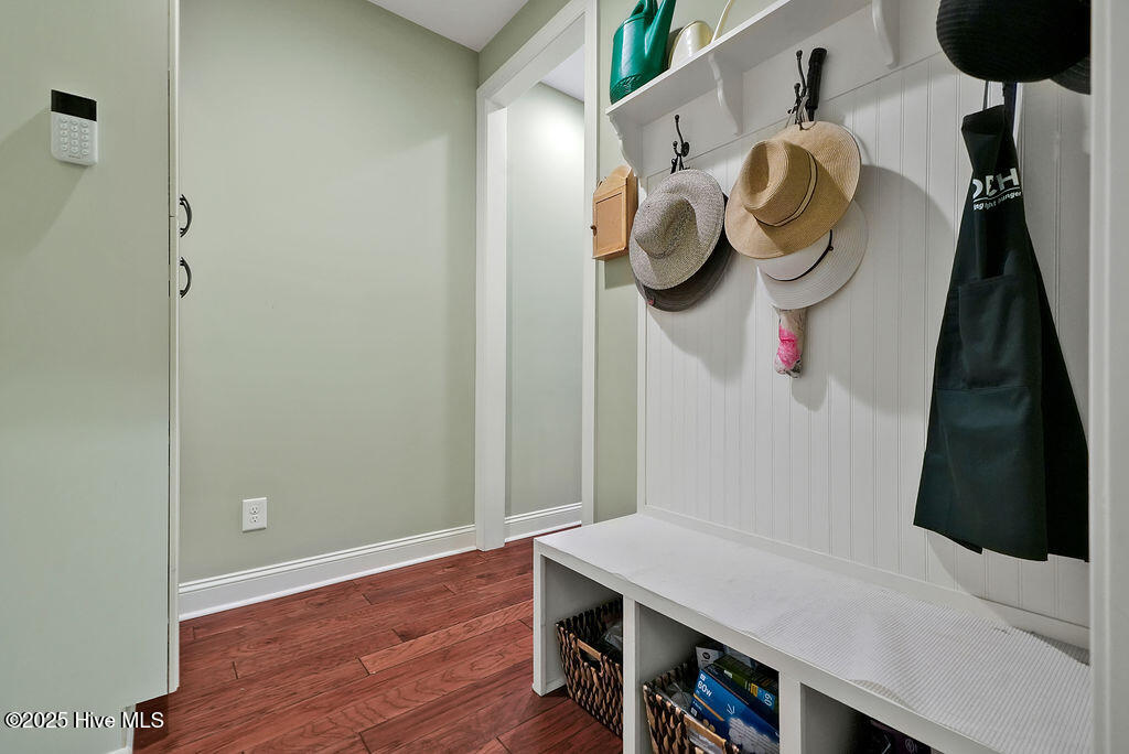 100527649 | Photo 32