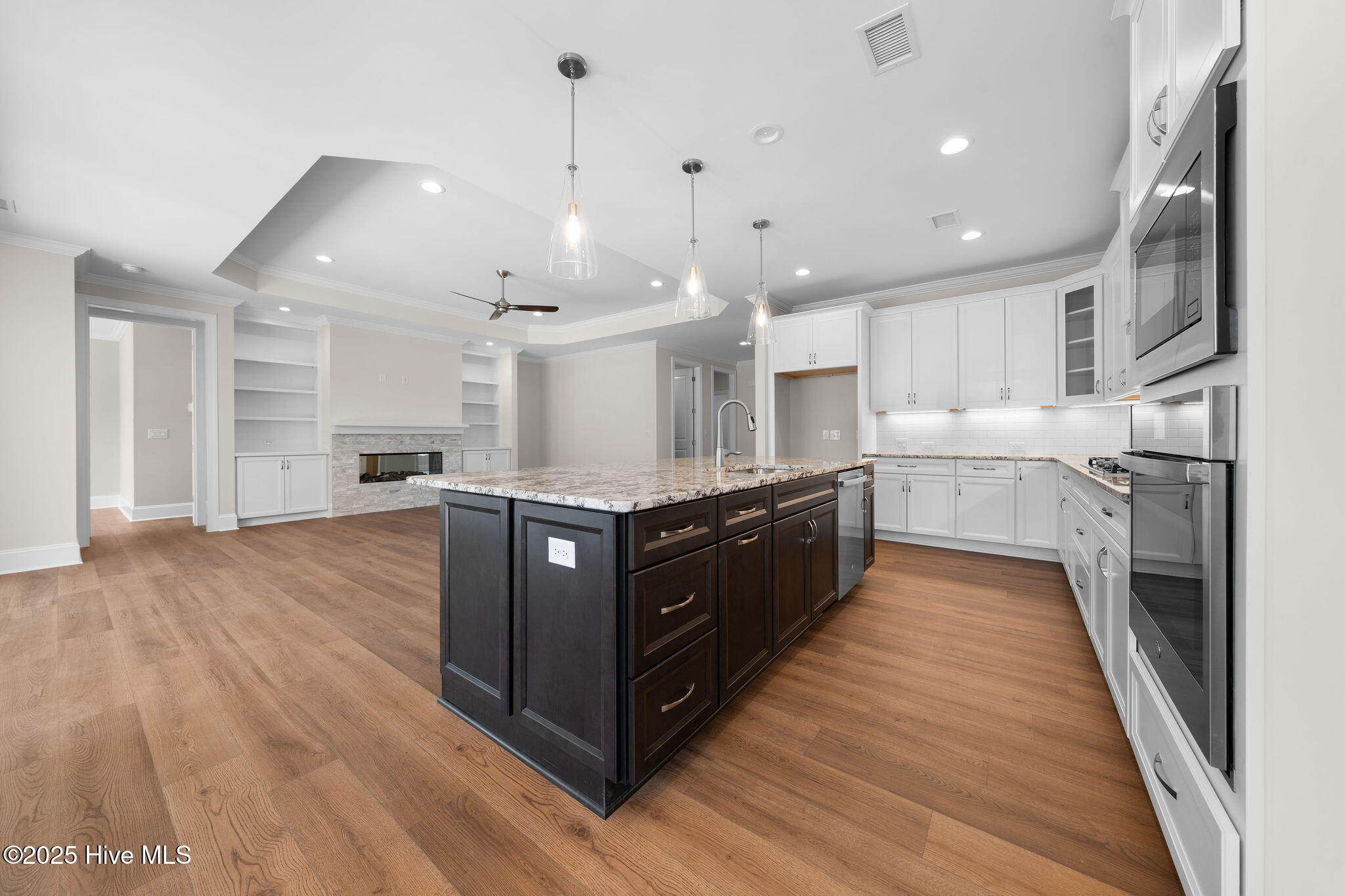 100488997 | Photo 24