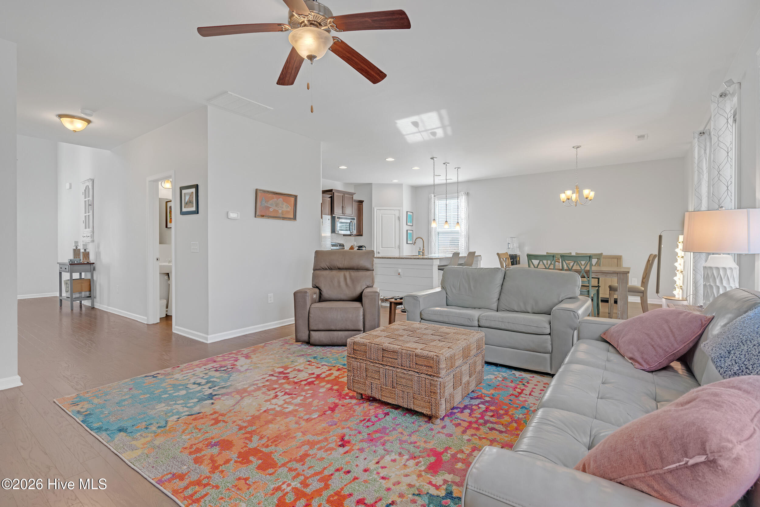 100551488 | Photo 15