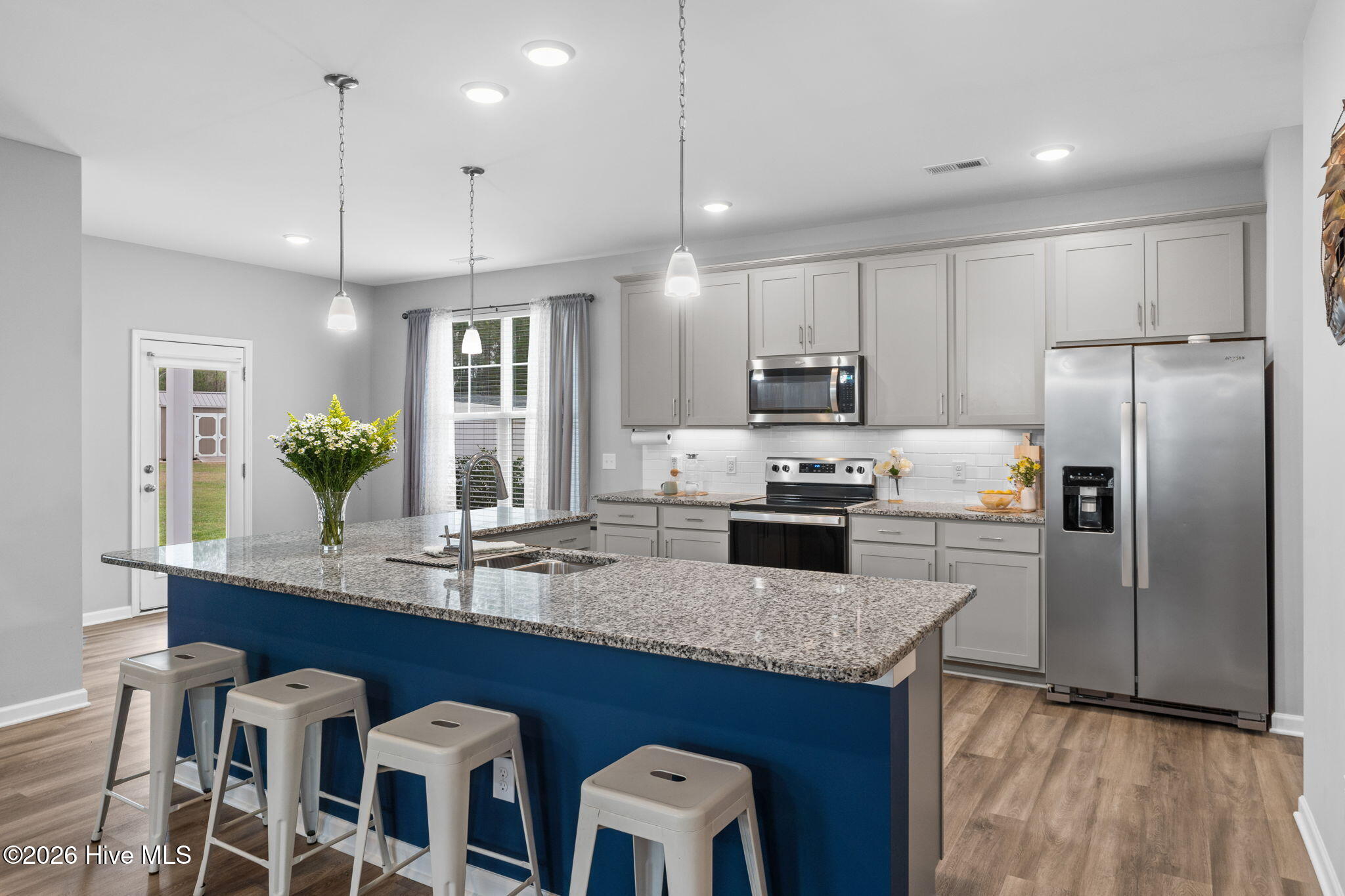 100559689 | Photo 11