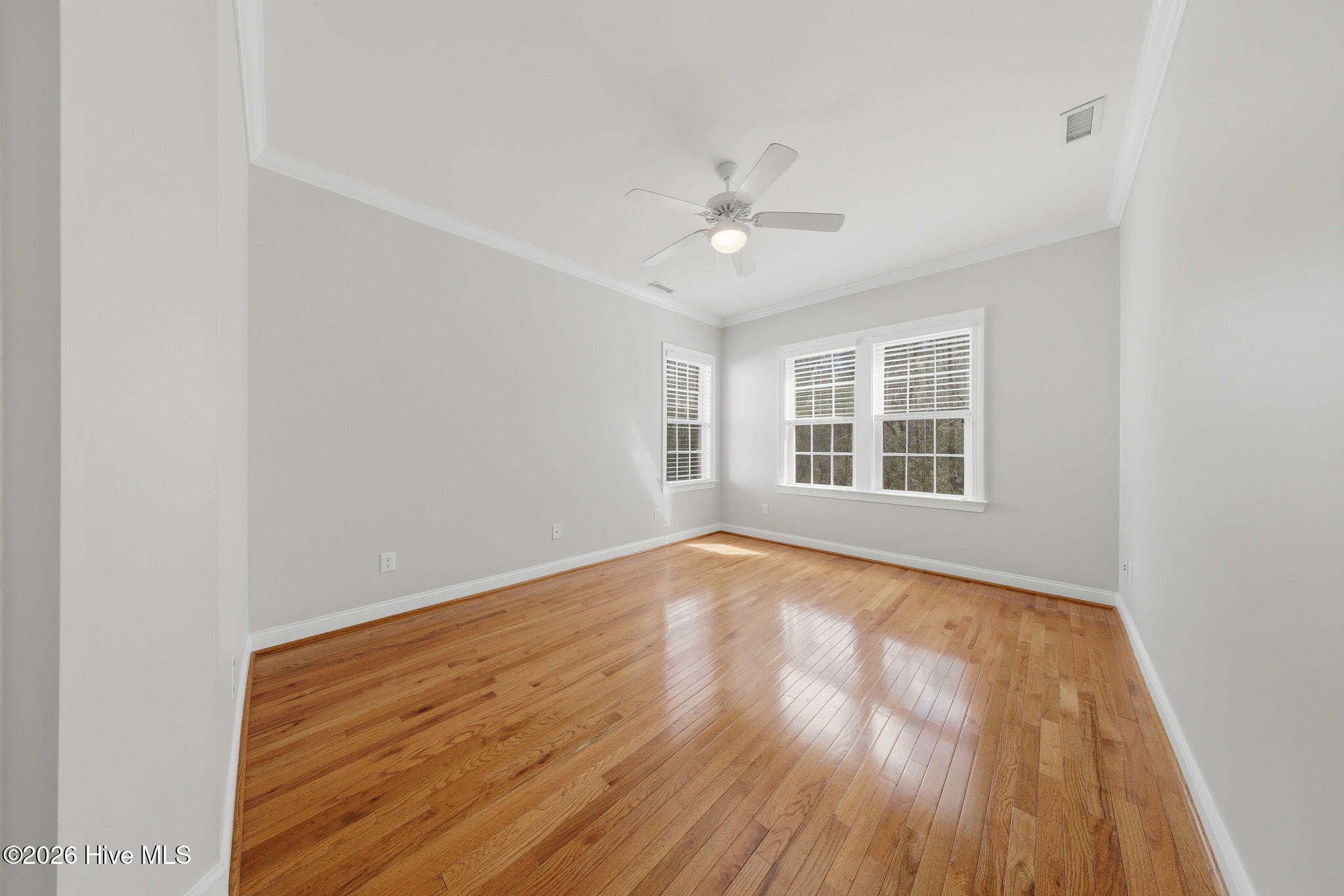 100560858 | Photo 36