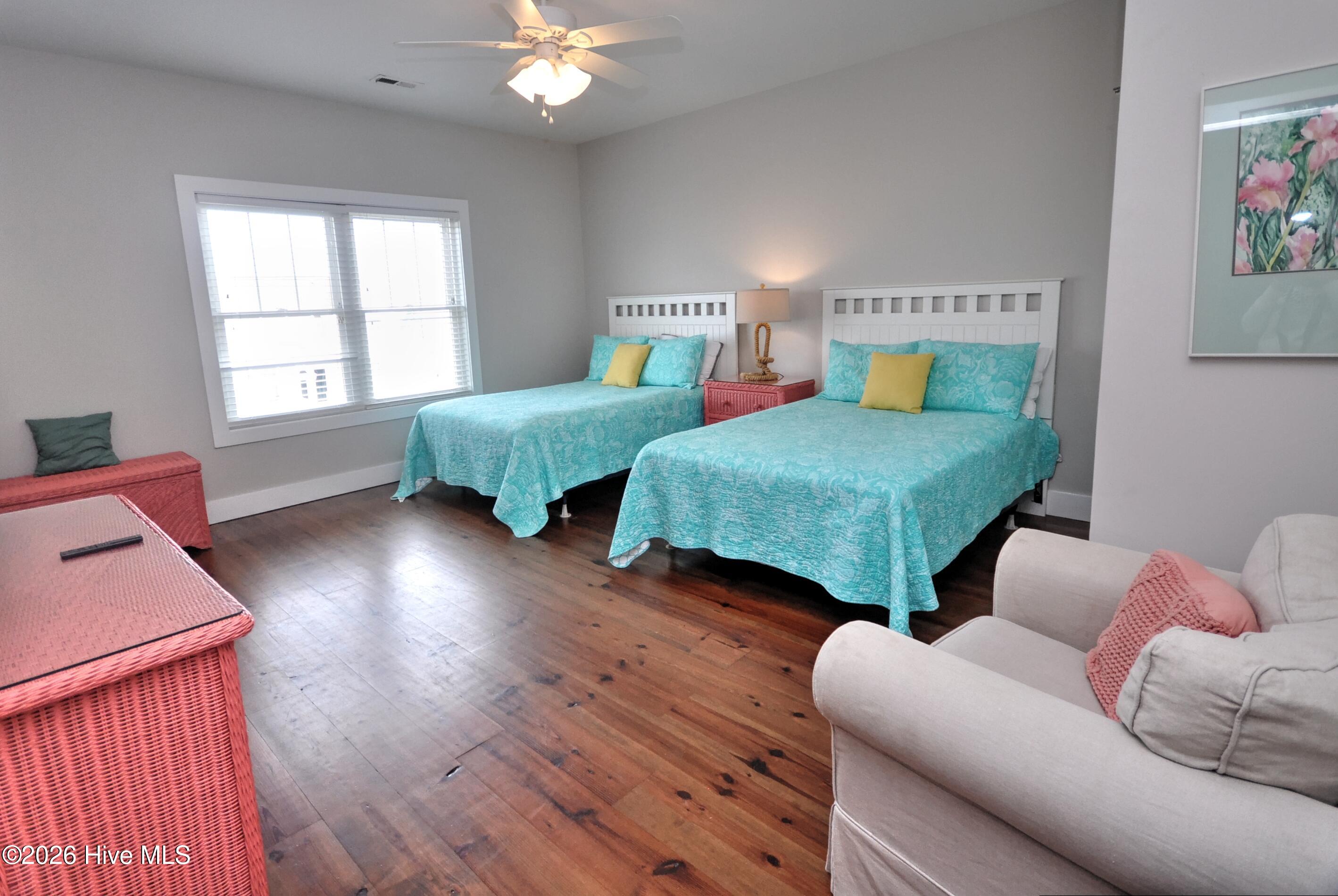 100561409 | Photo 53