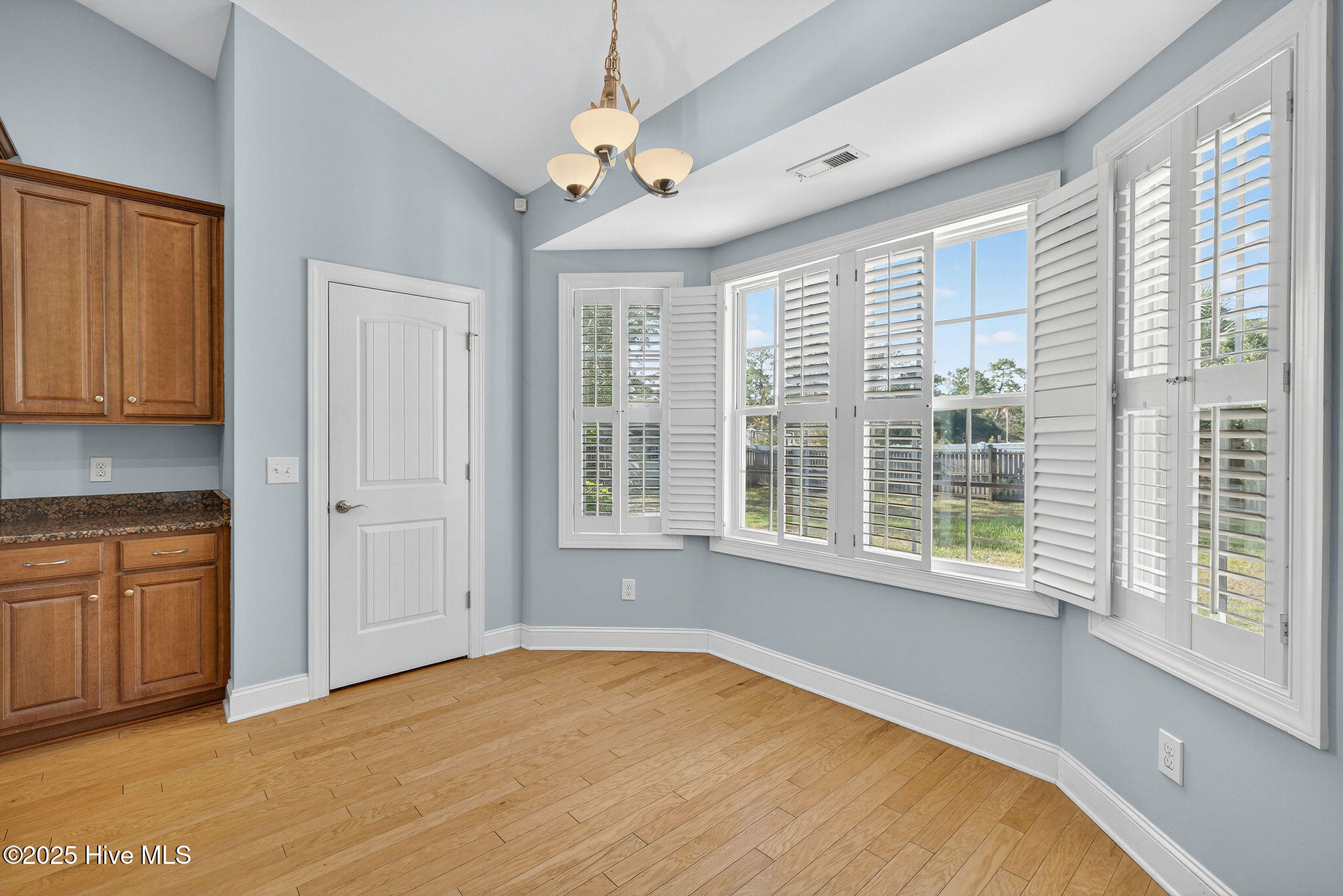 100535403 | Photo 14