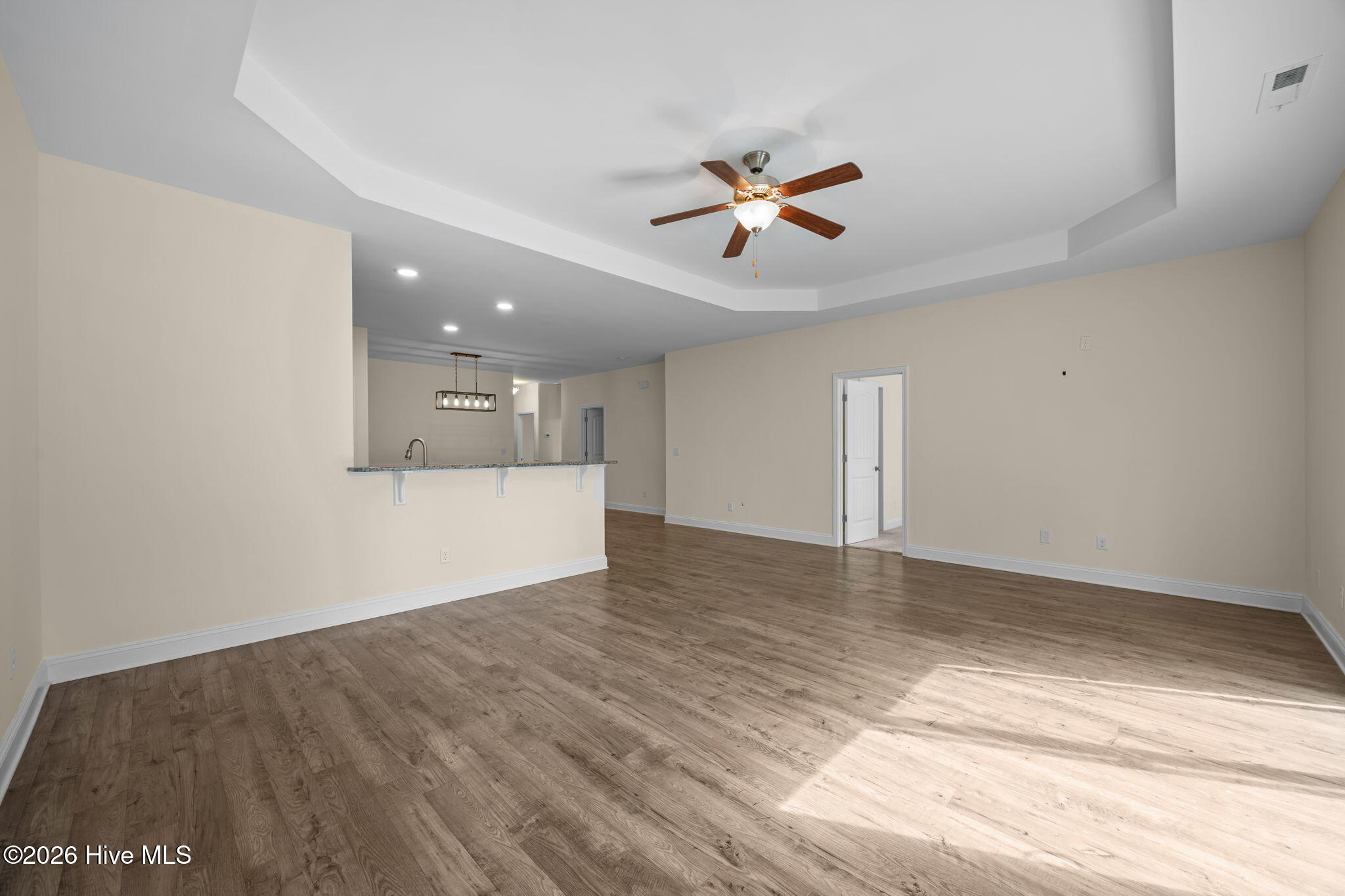 100556158 | Photo 25