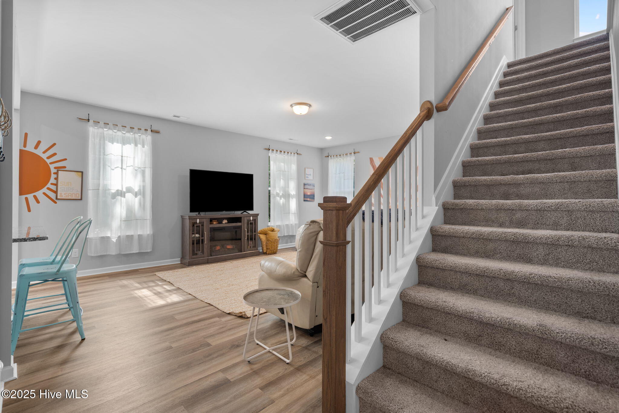 100528737 | Photo 14