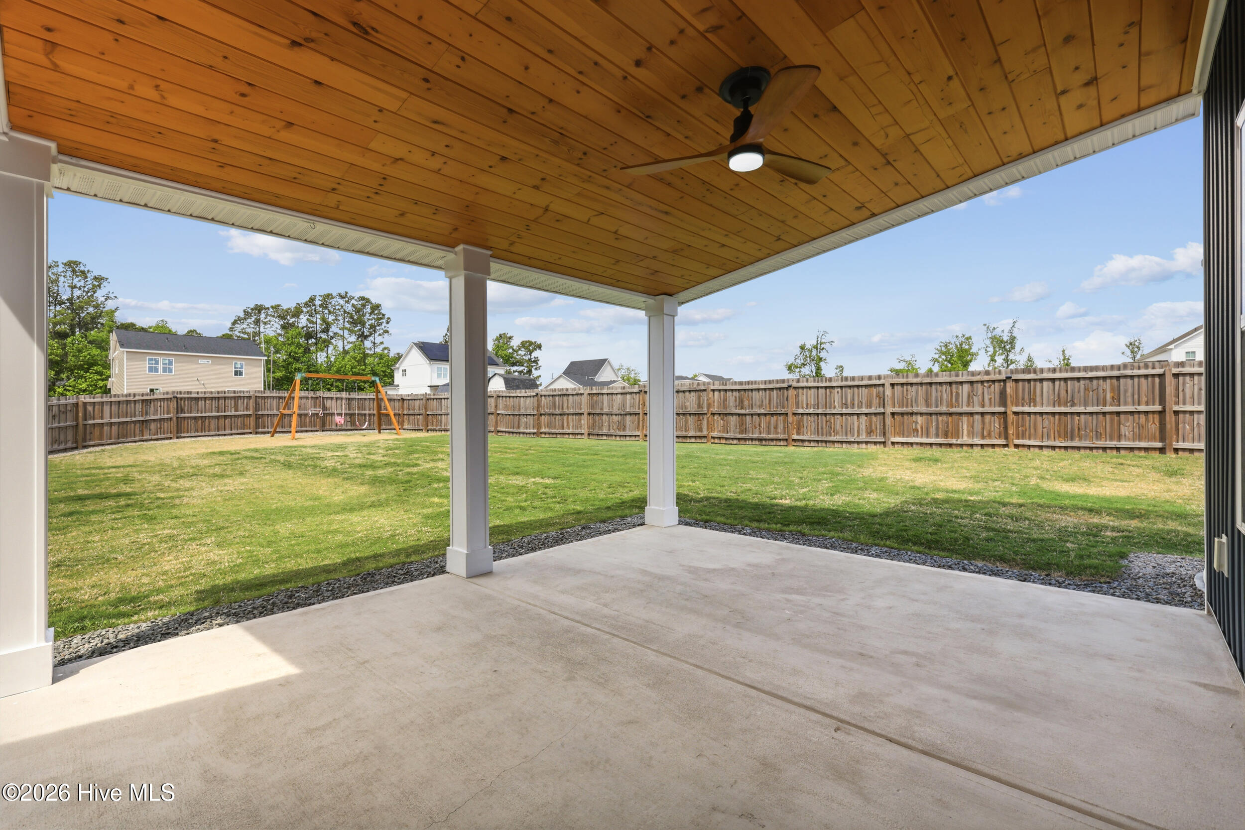 100570629 | Photo 42