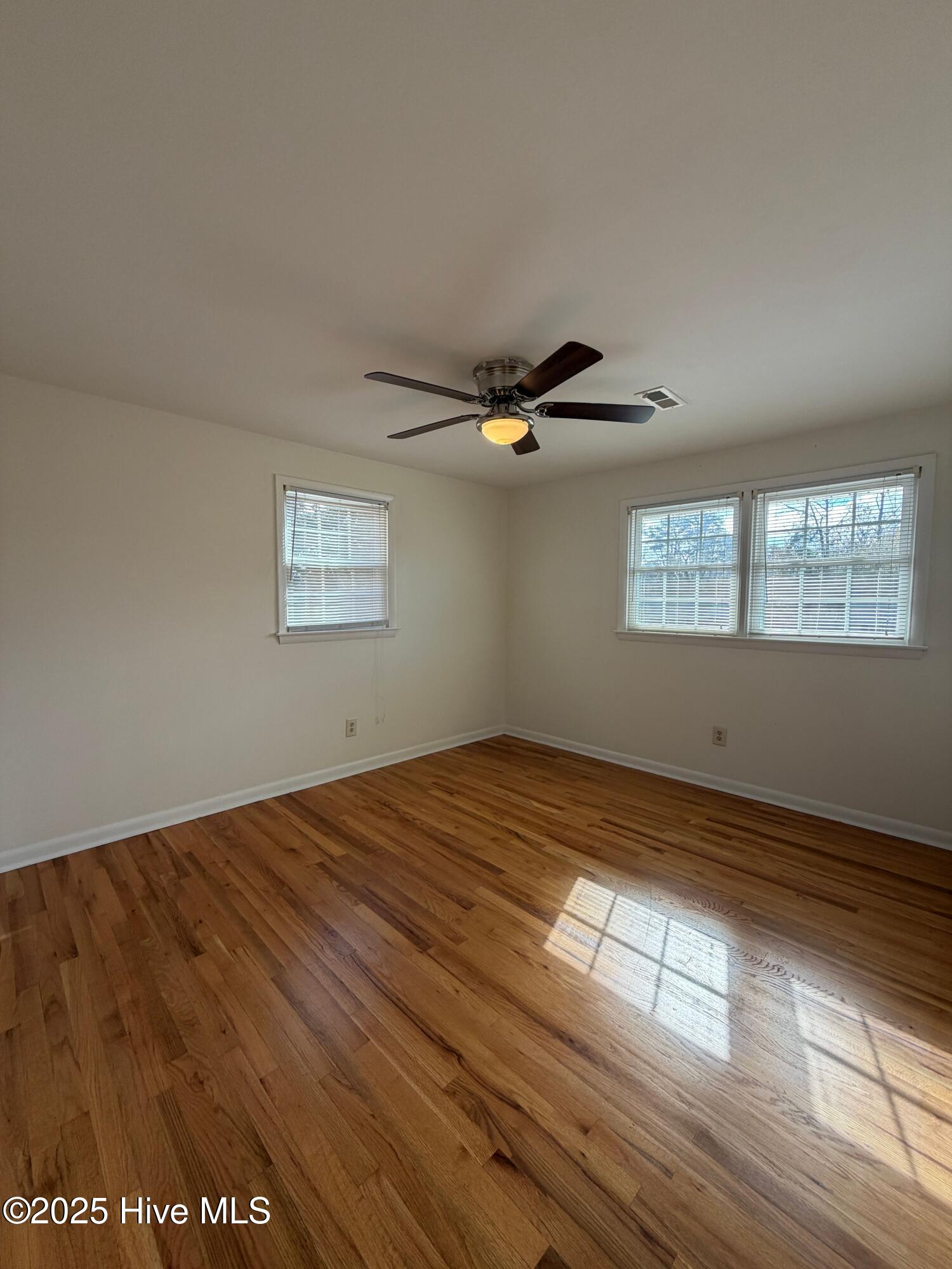 100533977 | Photo 23