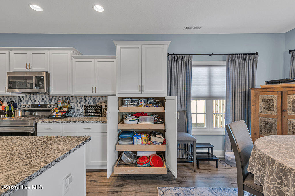 100549970 | Photo 12