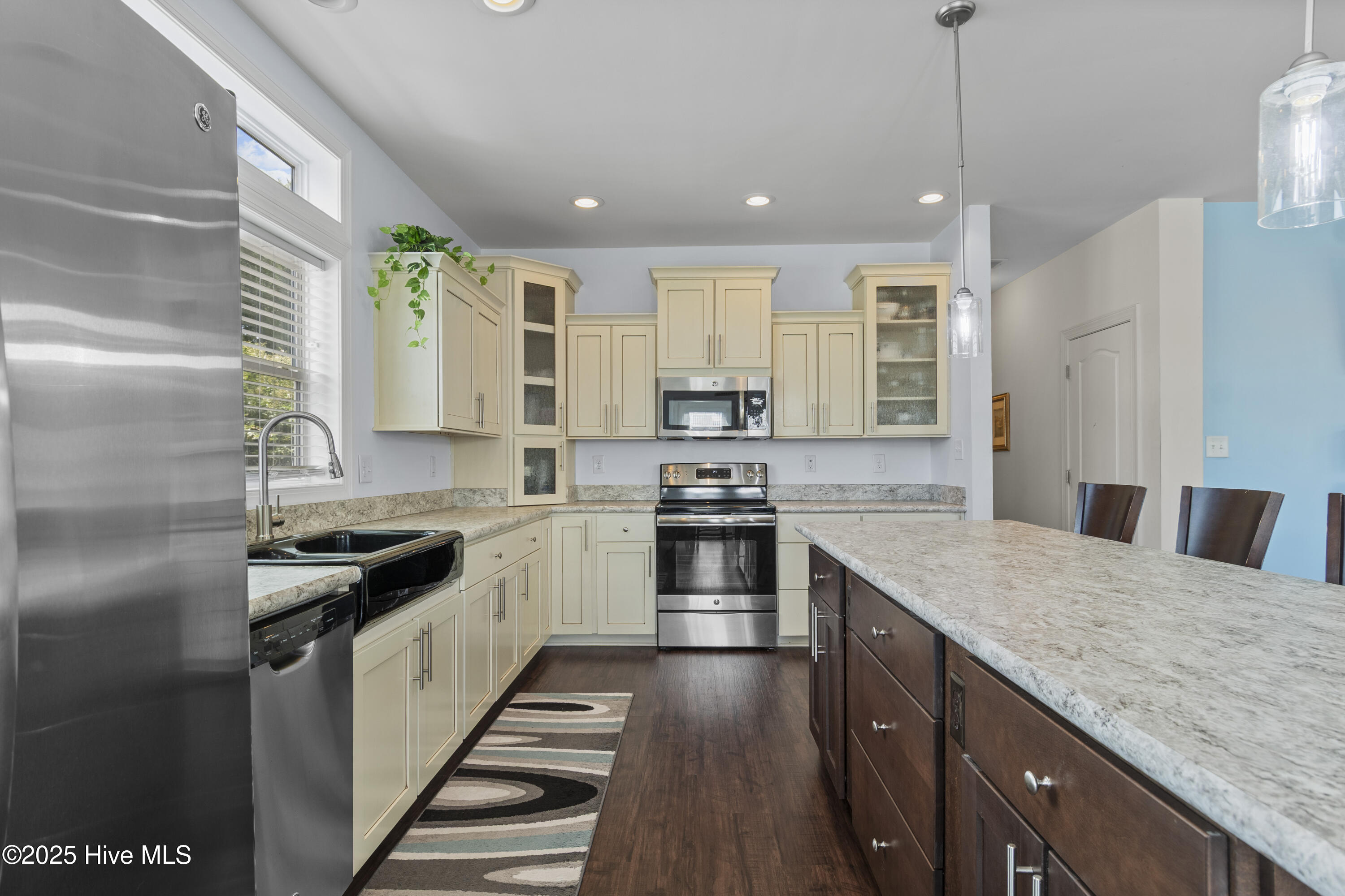 100520173 | Photo 16