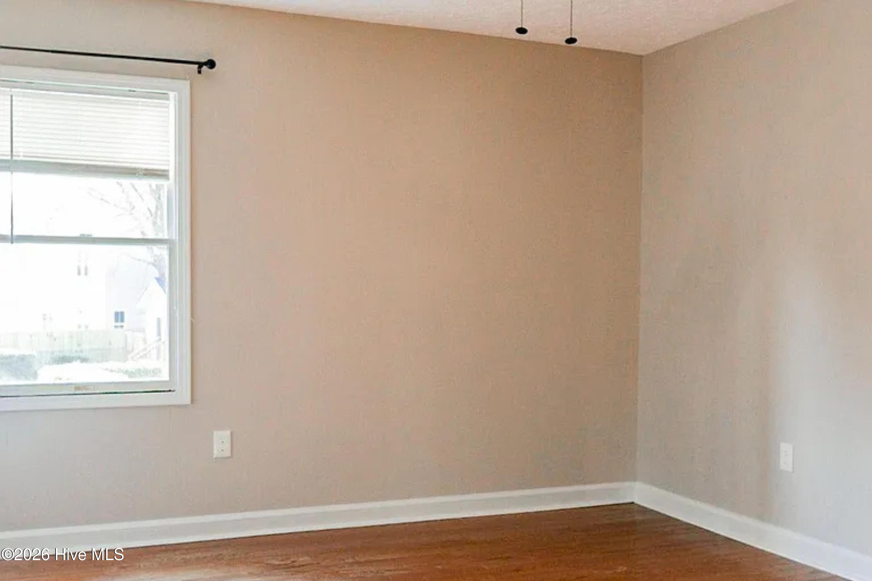 100570662 | Photo 34