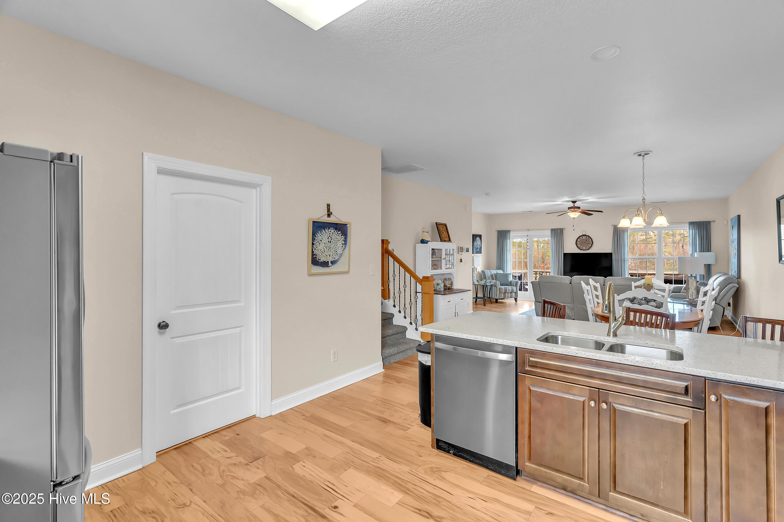 100546927 | Photo 27