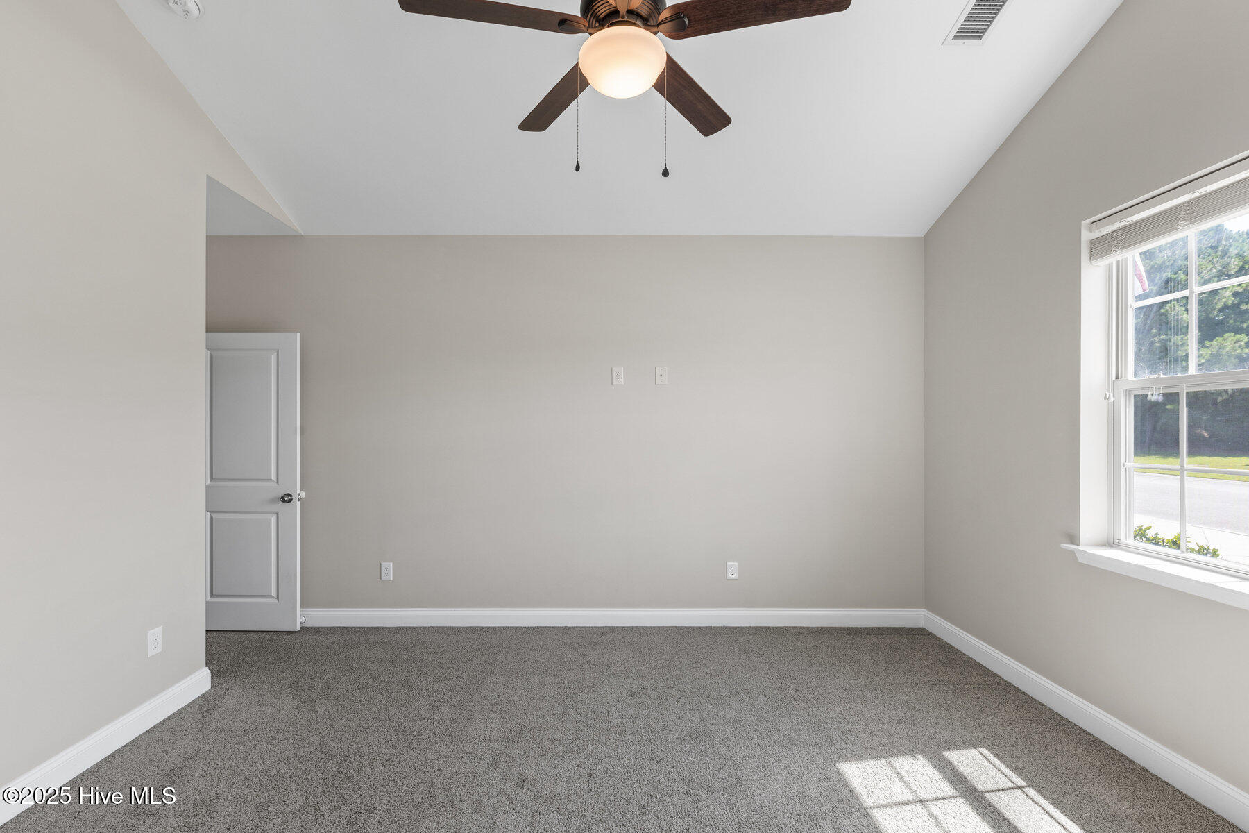 100521080 | Photo 30