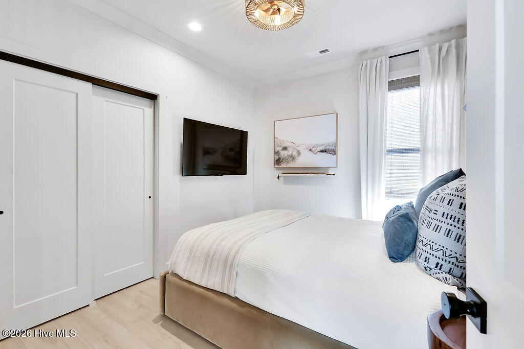 100549041 | Photo 31