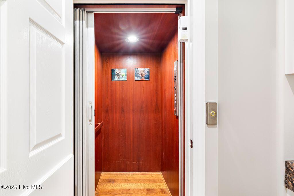 100534476 | Photo 40