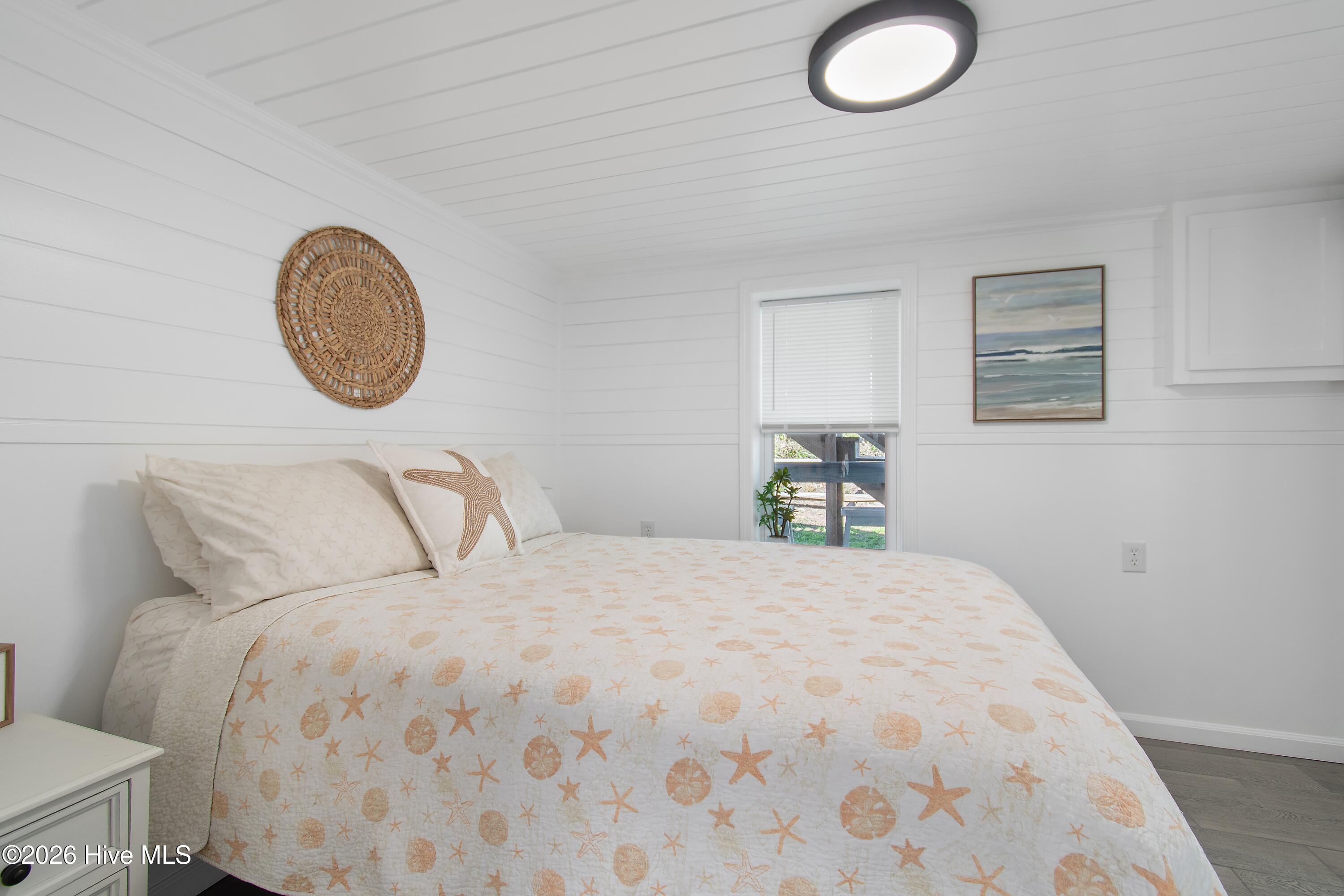 100567968 | Photo 43