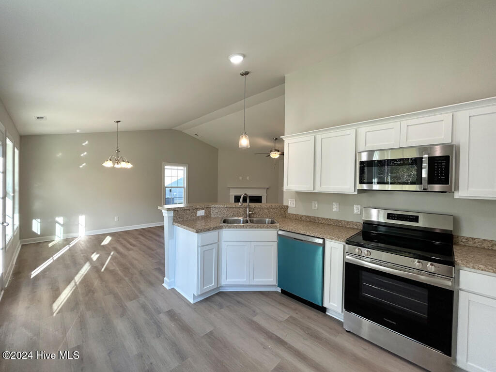 100563397 | Photo 21