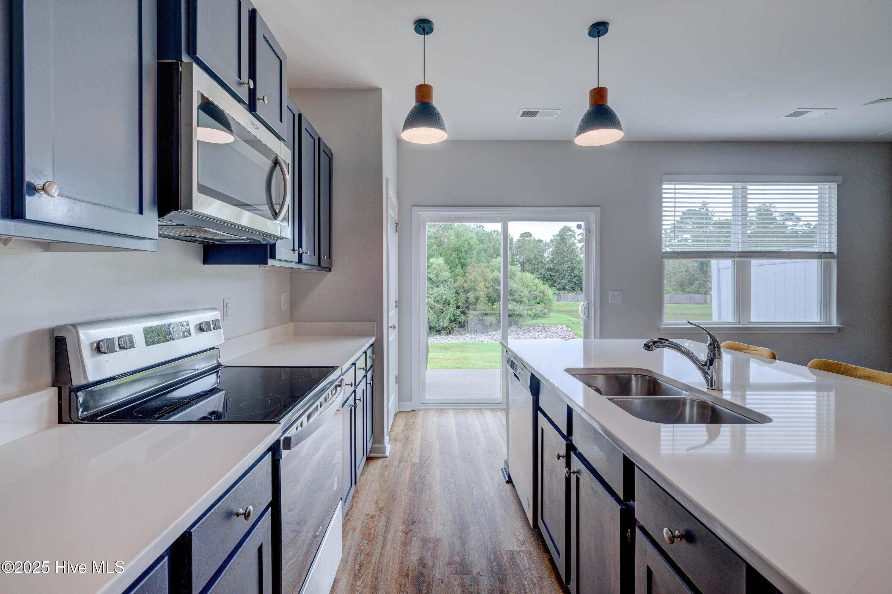 100524829 | Photo 25